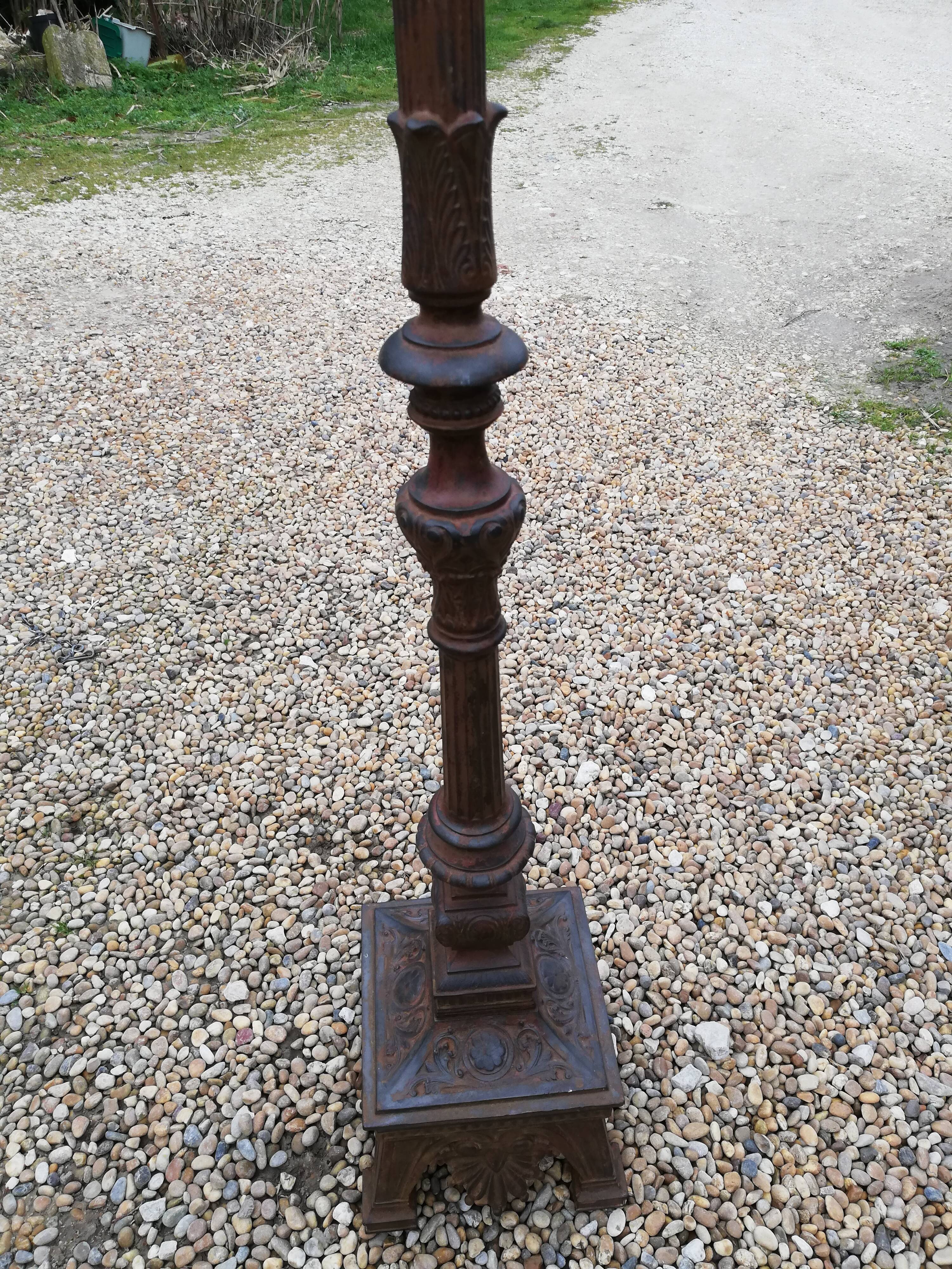 Cast iron exterior lamppost