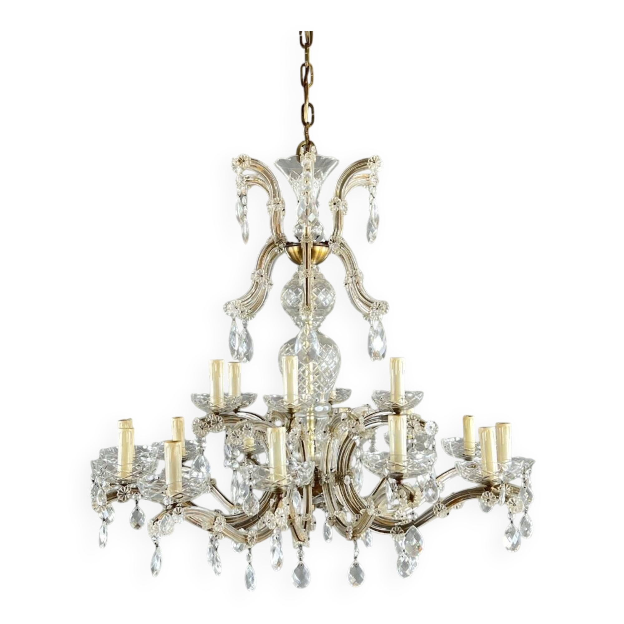 Large crystal chandelier with pendants, Louis XV style, 20th century.