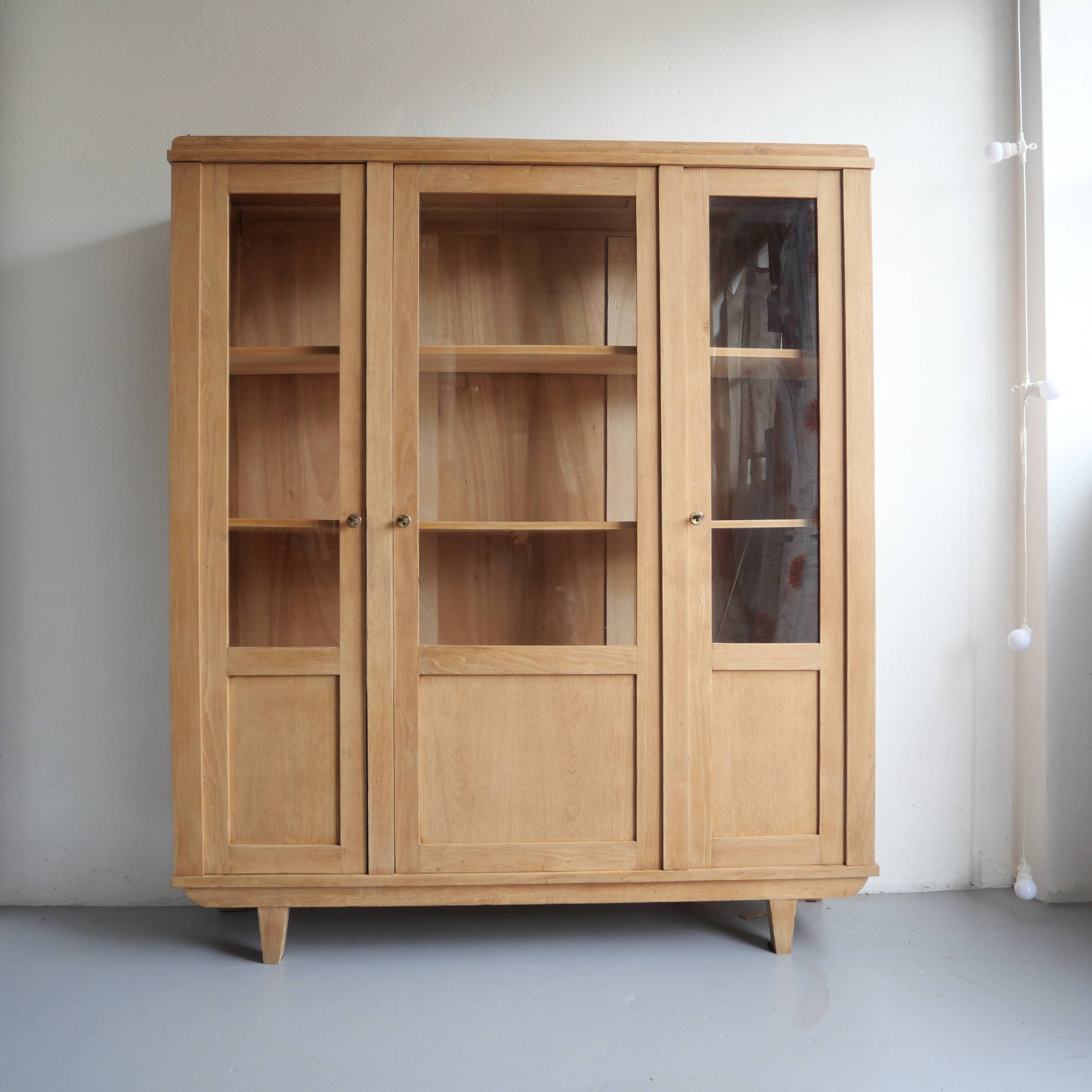 Glass-fronted dresser