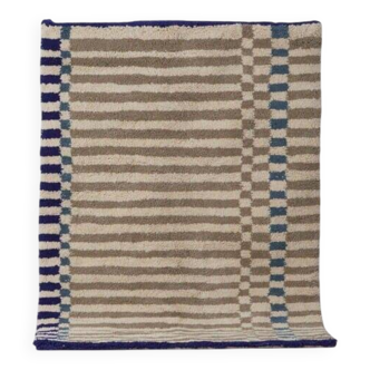 Traditional handmade pure wool Berber rug size 150 x 250 cm.