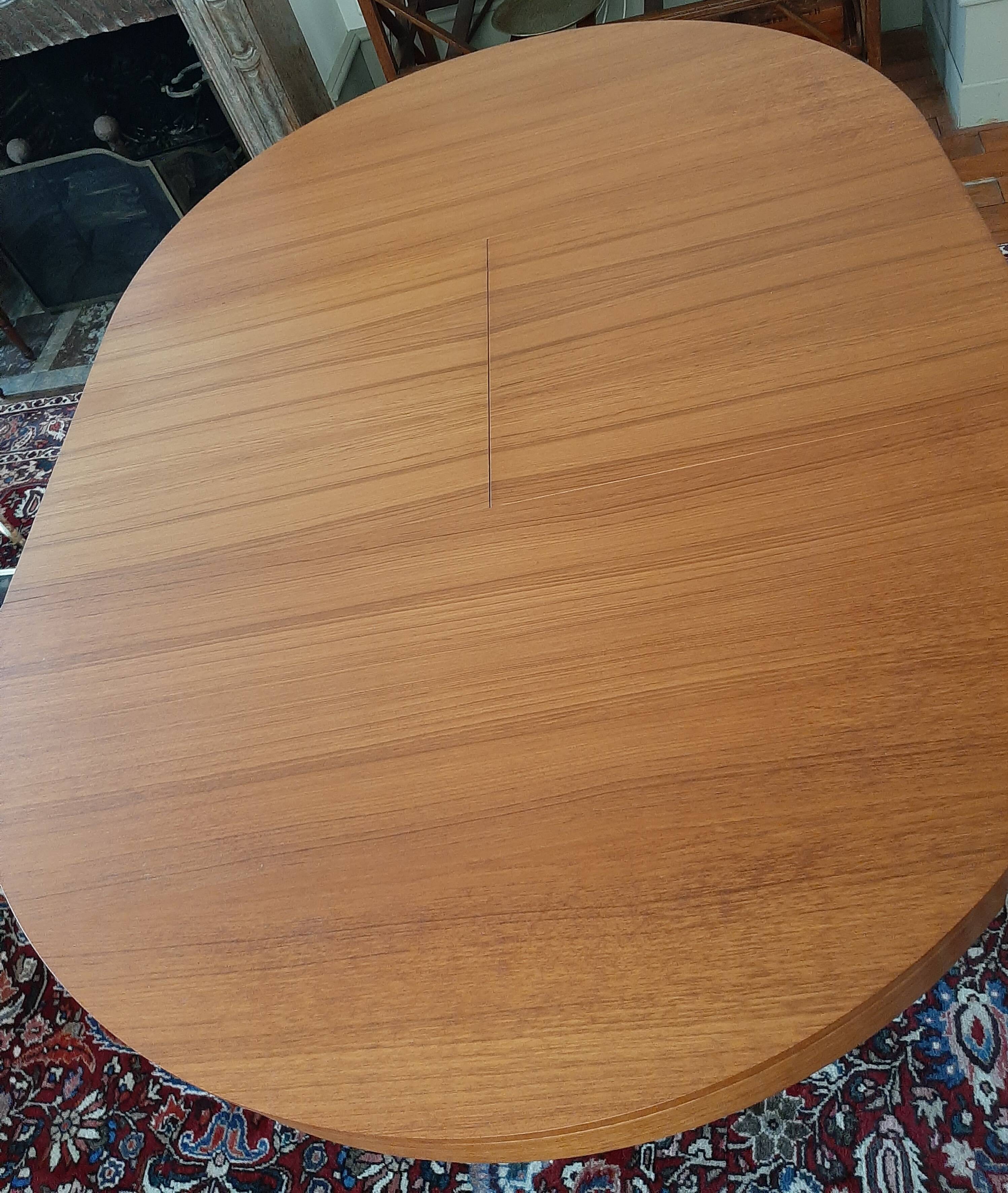 Table ronde extensible scandinave teck vintage