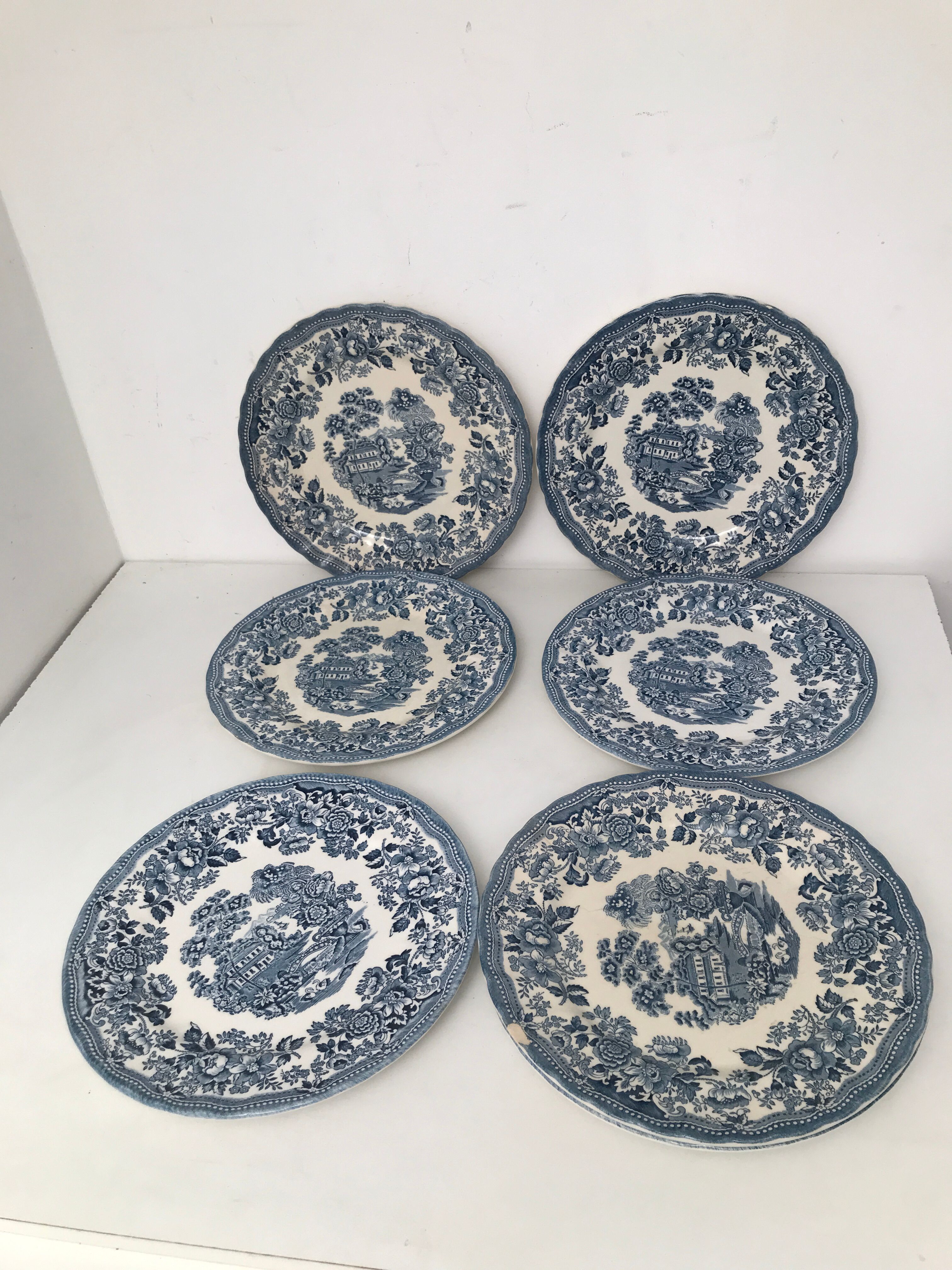 7 vintage Churchill/Myott Meakin flat assietes