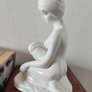 Sculpture de femme en céramique