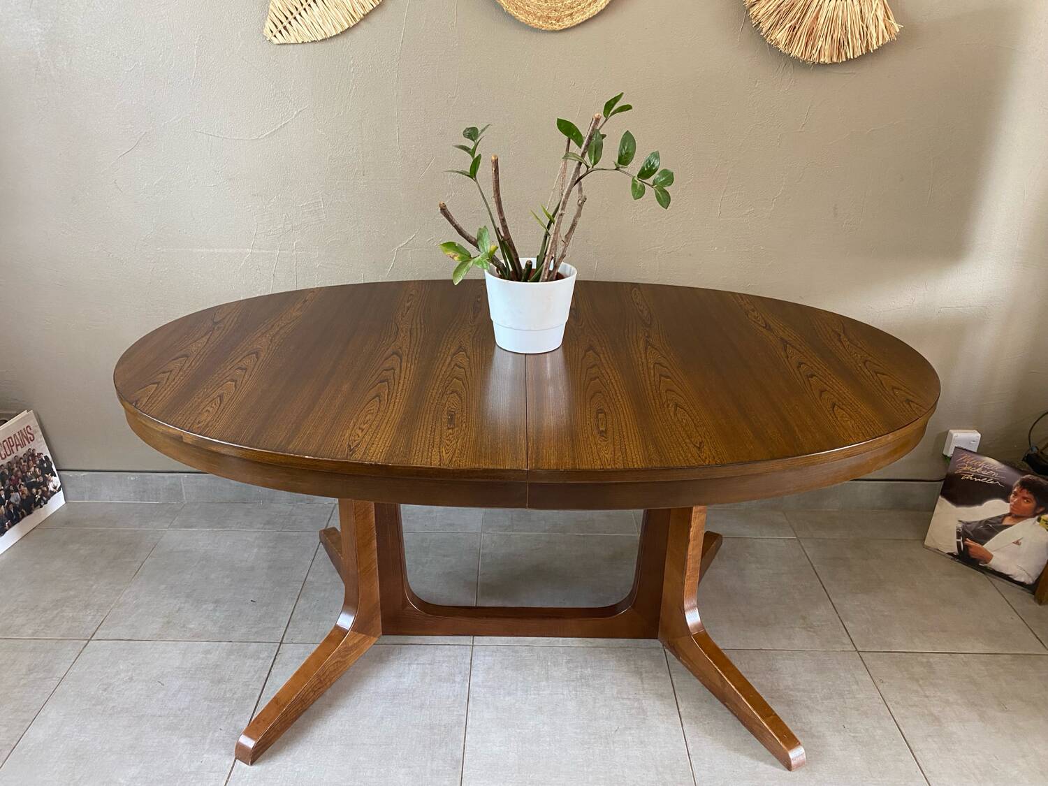 Vintage oval Baumann table