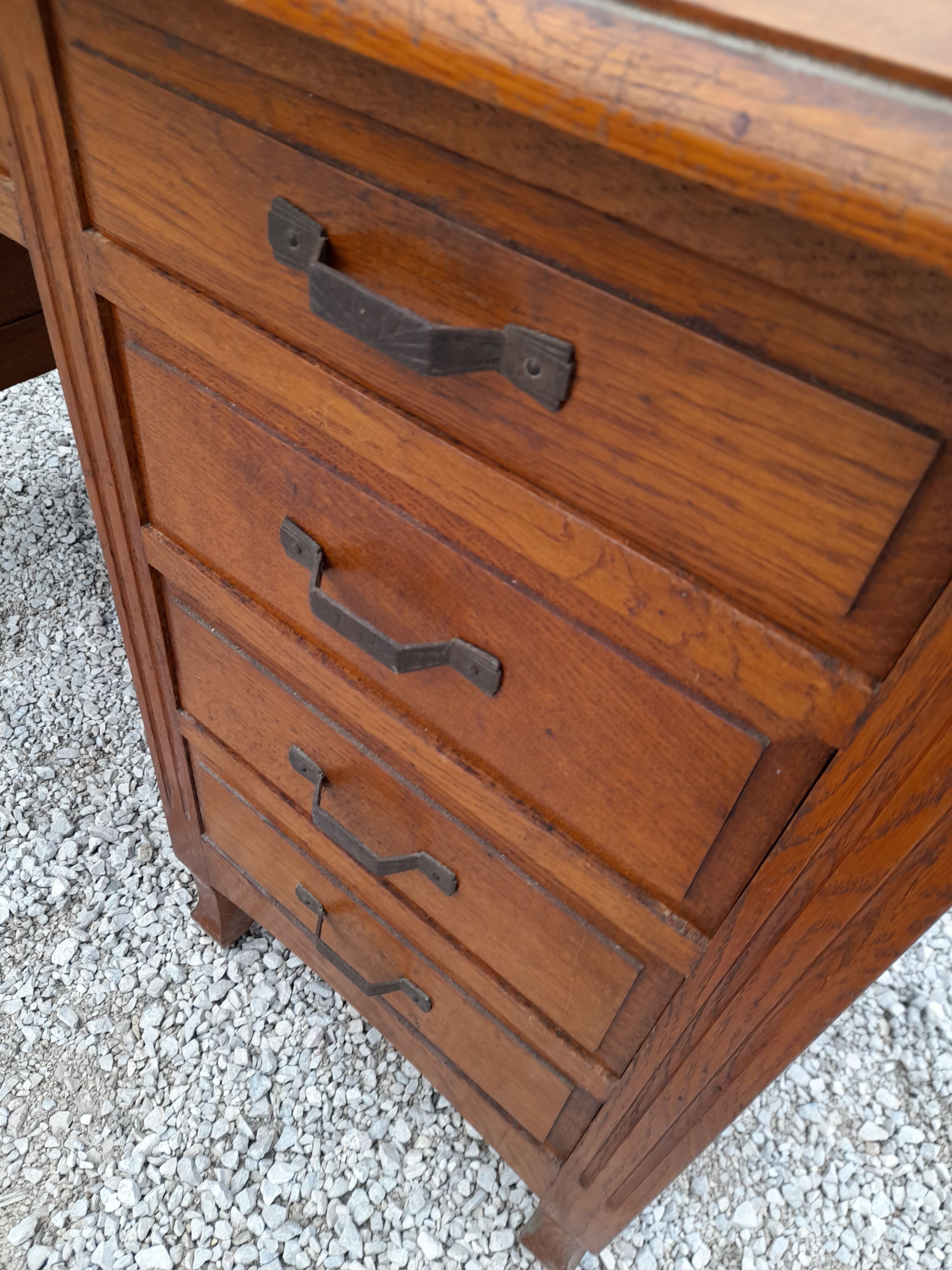 Old oak desk 5 drawers