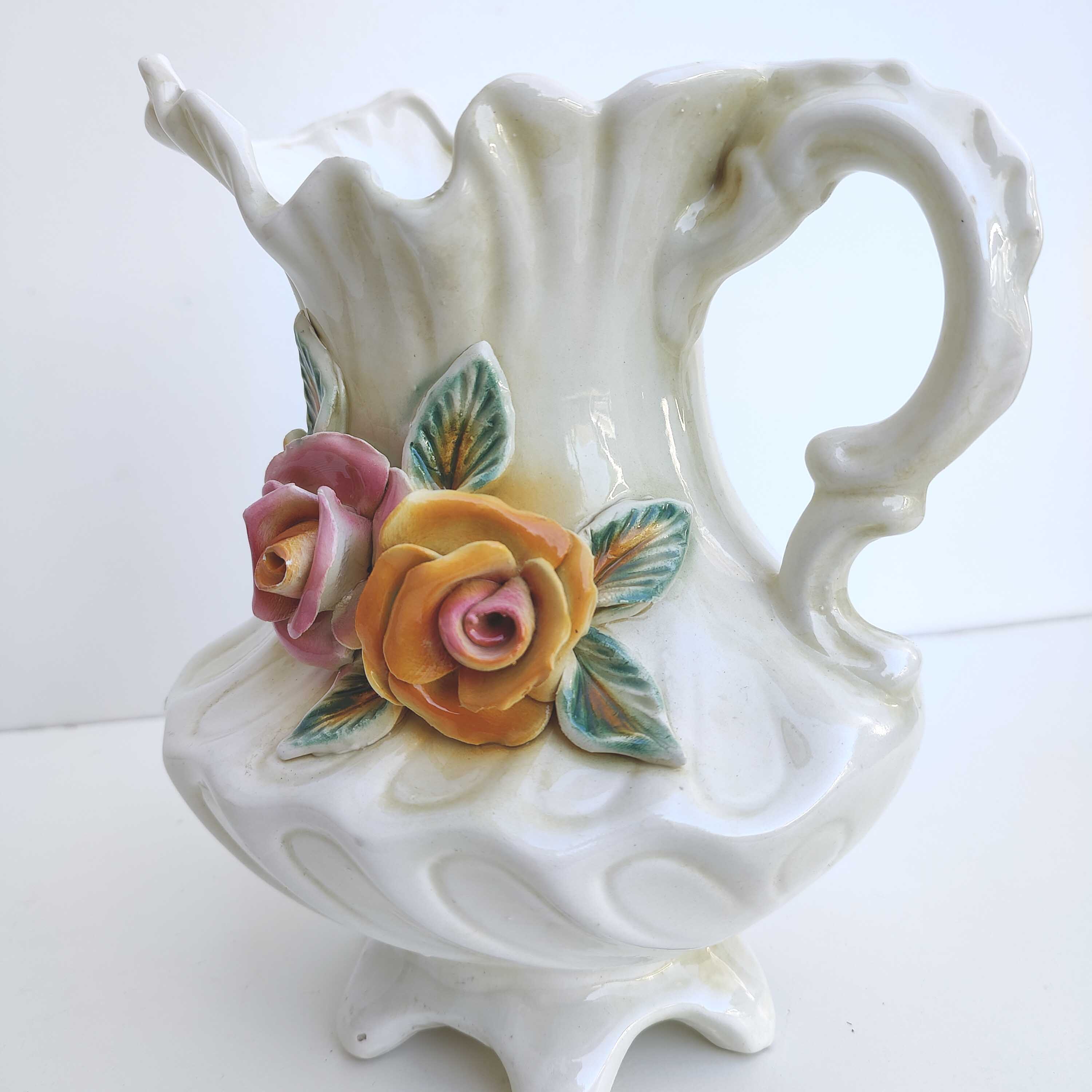 Vase italien céramique décor fleurs forme de cruche