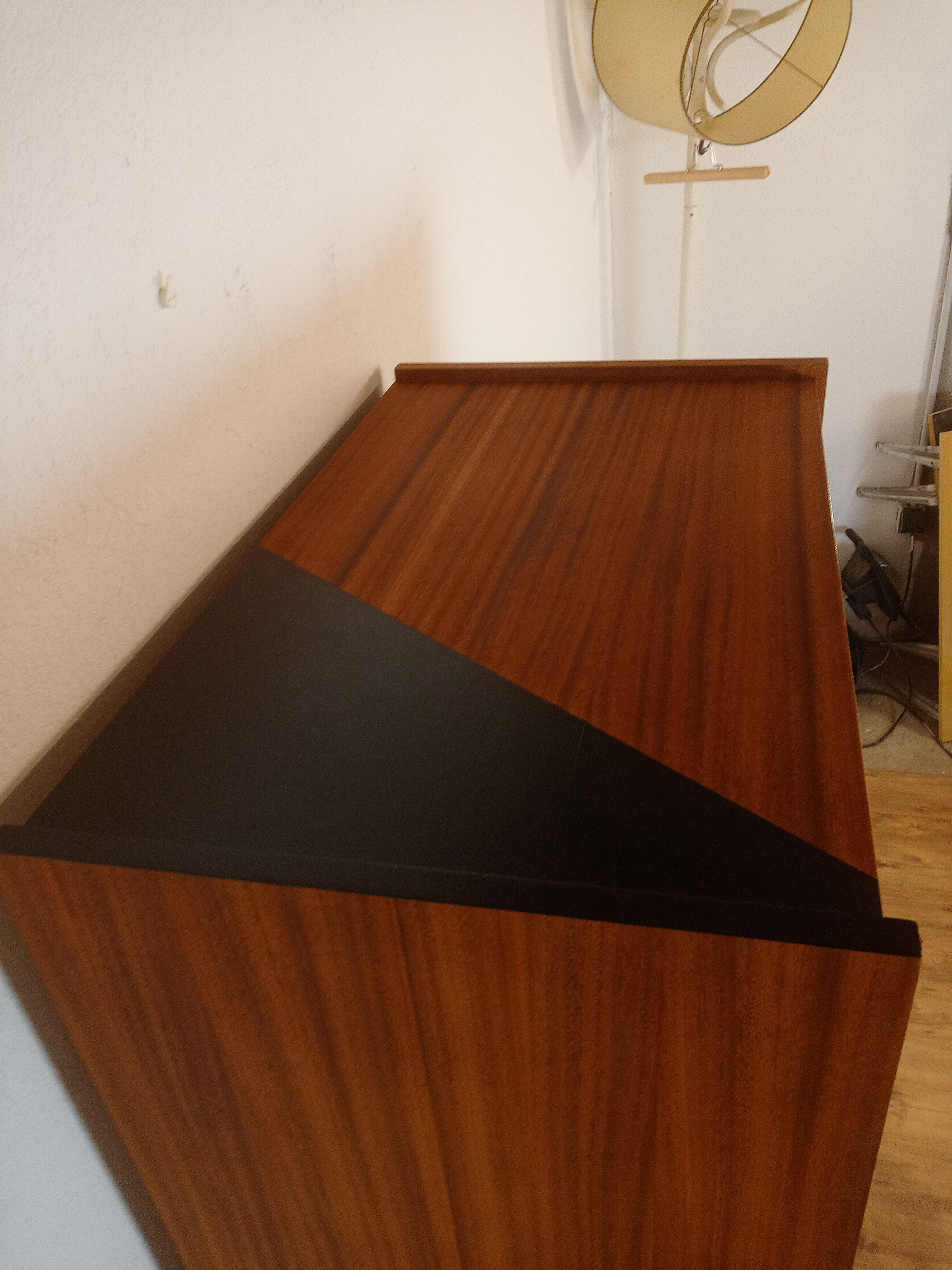 Scandinavian secretary