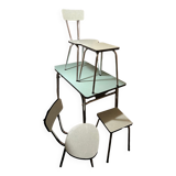 Table Formica verte et ses 2 chaises et 2 tabourets