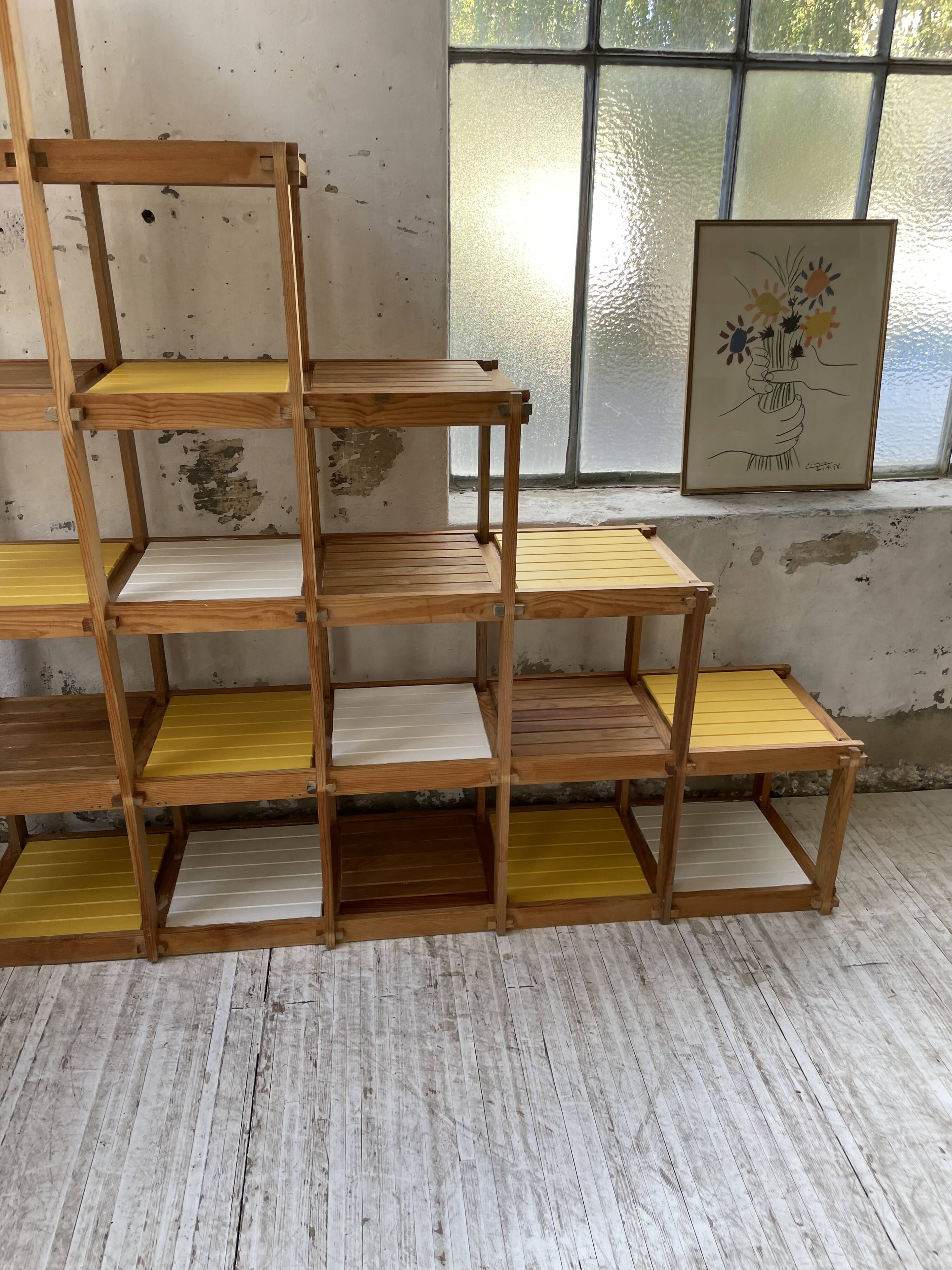 Bauhaus Maison Regain yellow white shelf