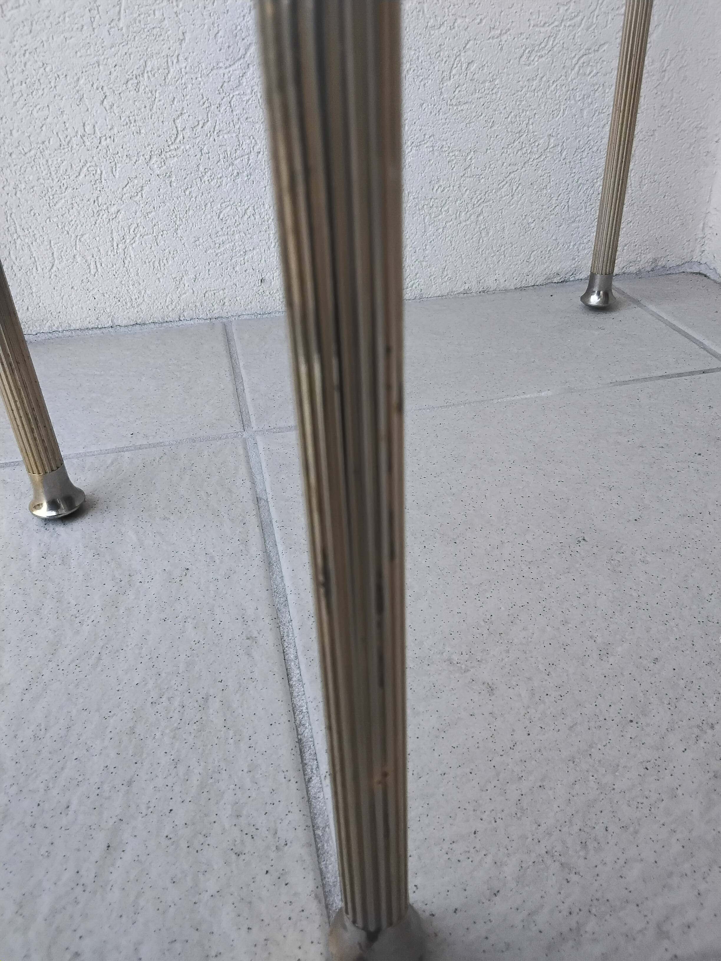 Tables gigognes en laiton et verre
