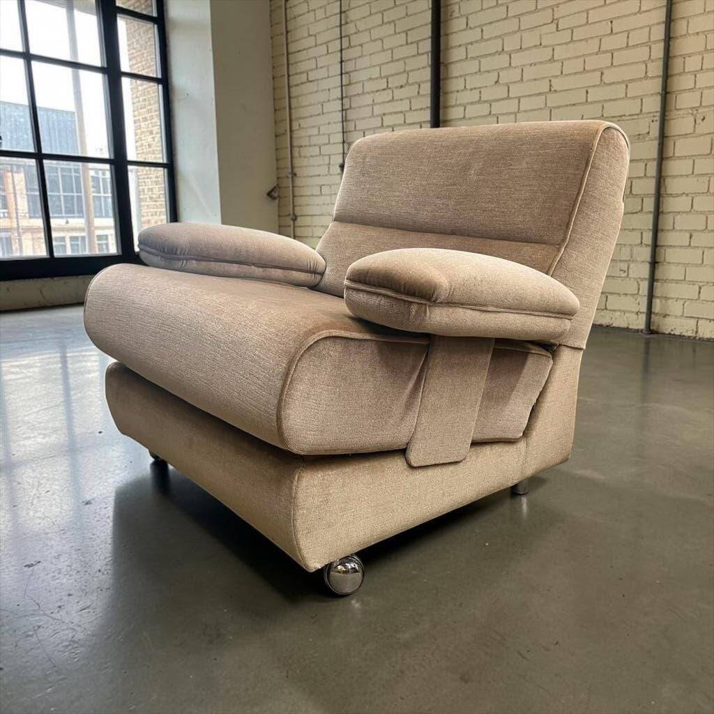 Beige vintage style lounge chair/armchair