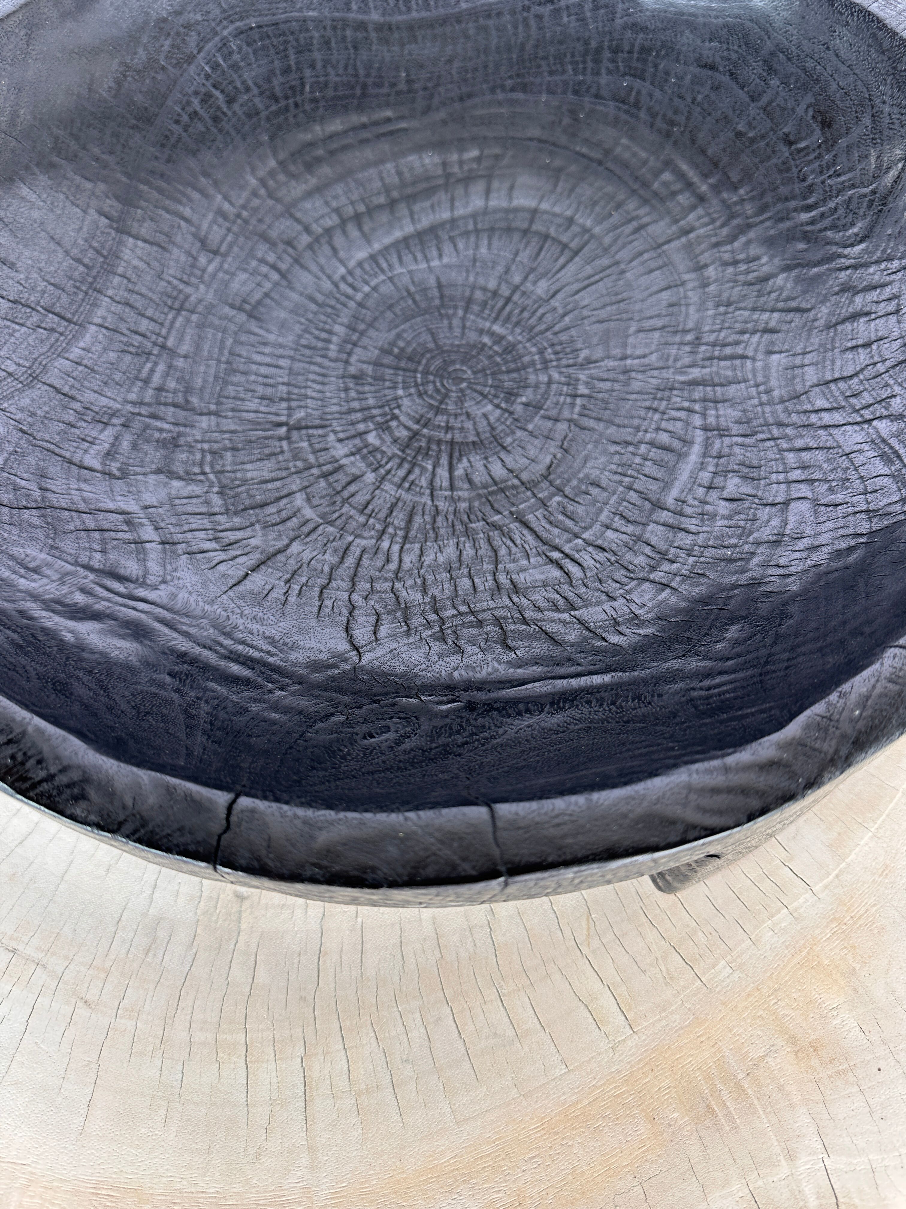 Cut in monoxyl mango wood