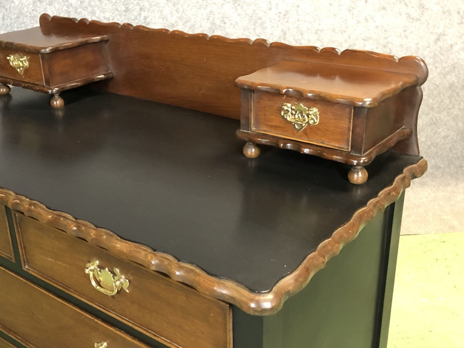 Early twentieth mahogany dresser