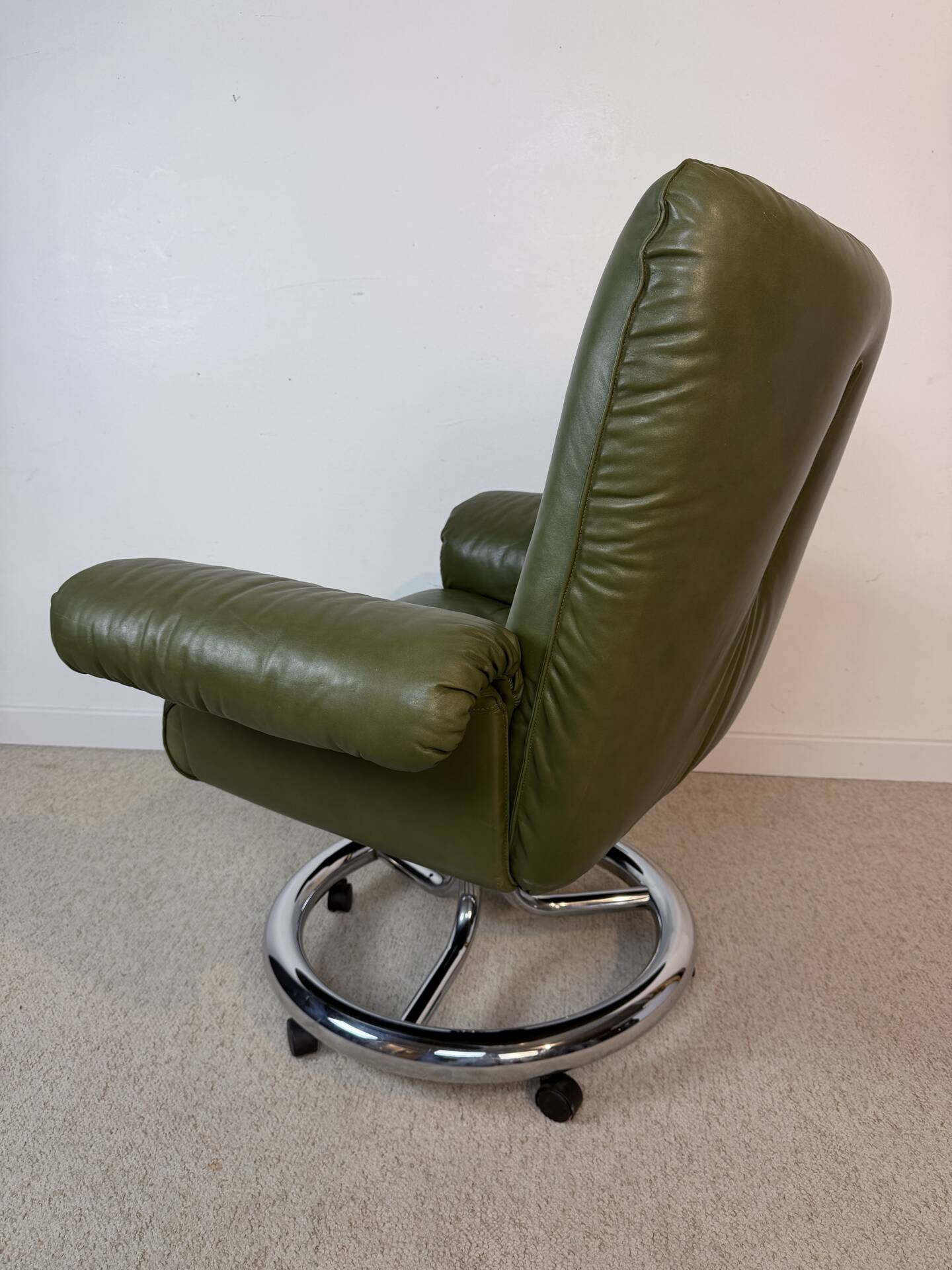 Italian executive armchair attributed to Guido Faleschini for i4 Mari.