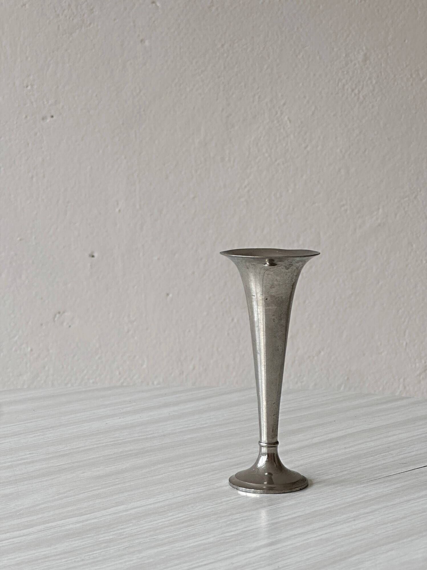 Mini metal soliflore vase