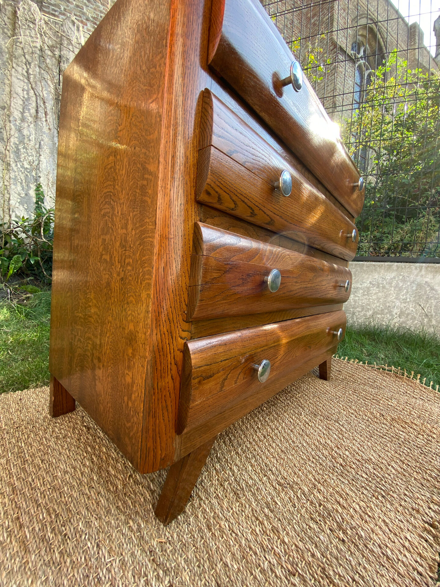 Commode pieds compas