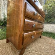 Compass leg chest of drawers
