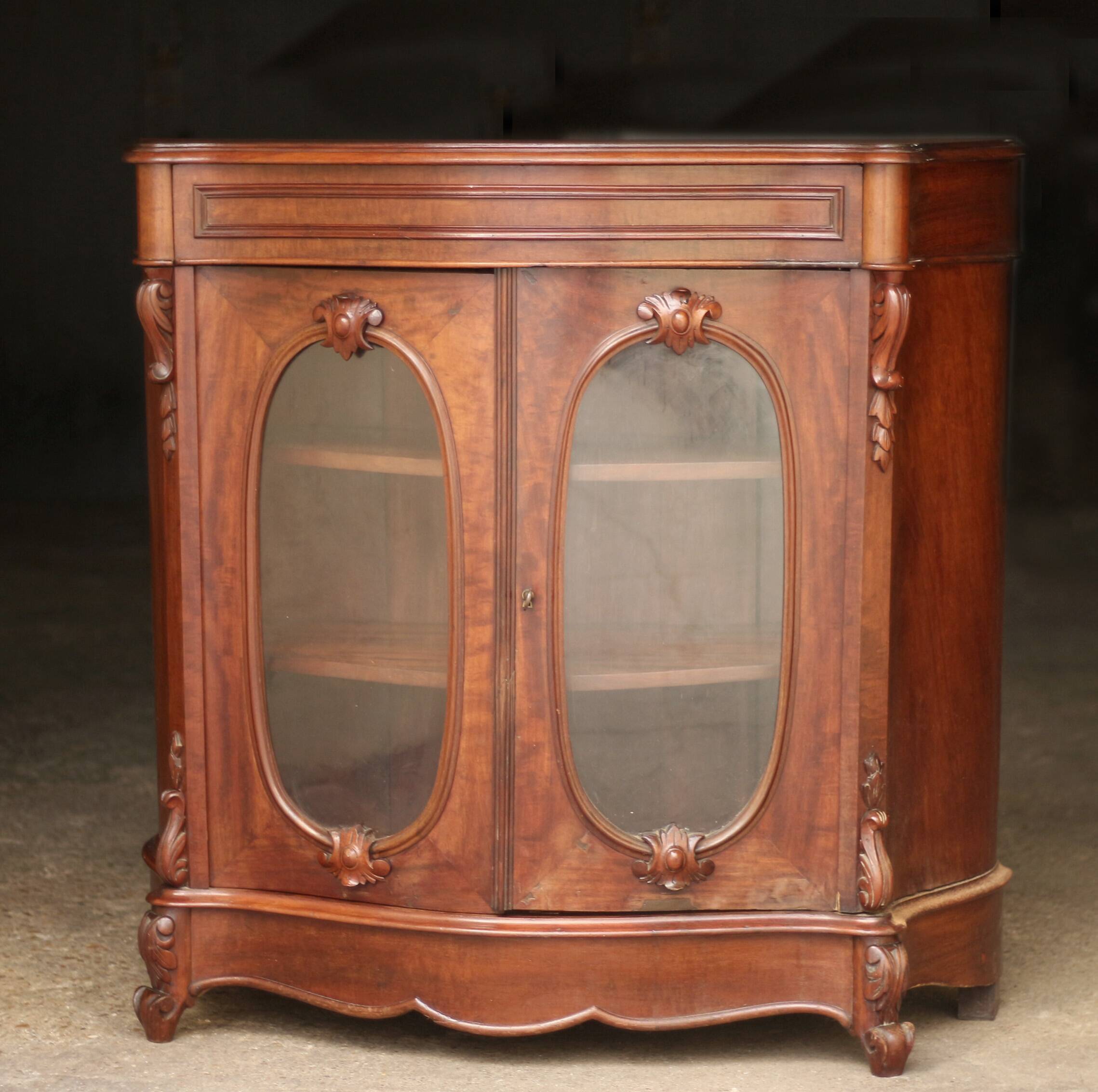 Elegant Napoleon 3 mahogany and veneer sideboard