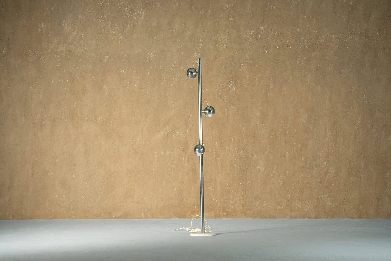 Floor lamp in aluminium with magnetic bulbs, Italy 1970s
