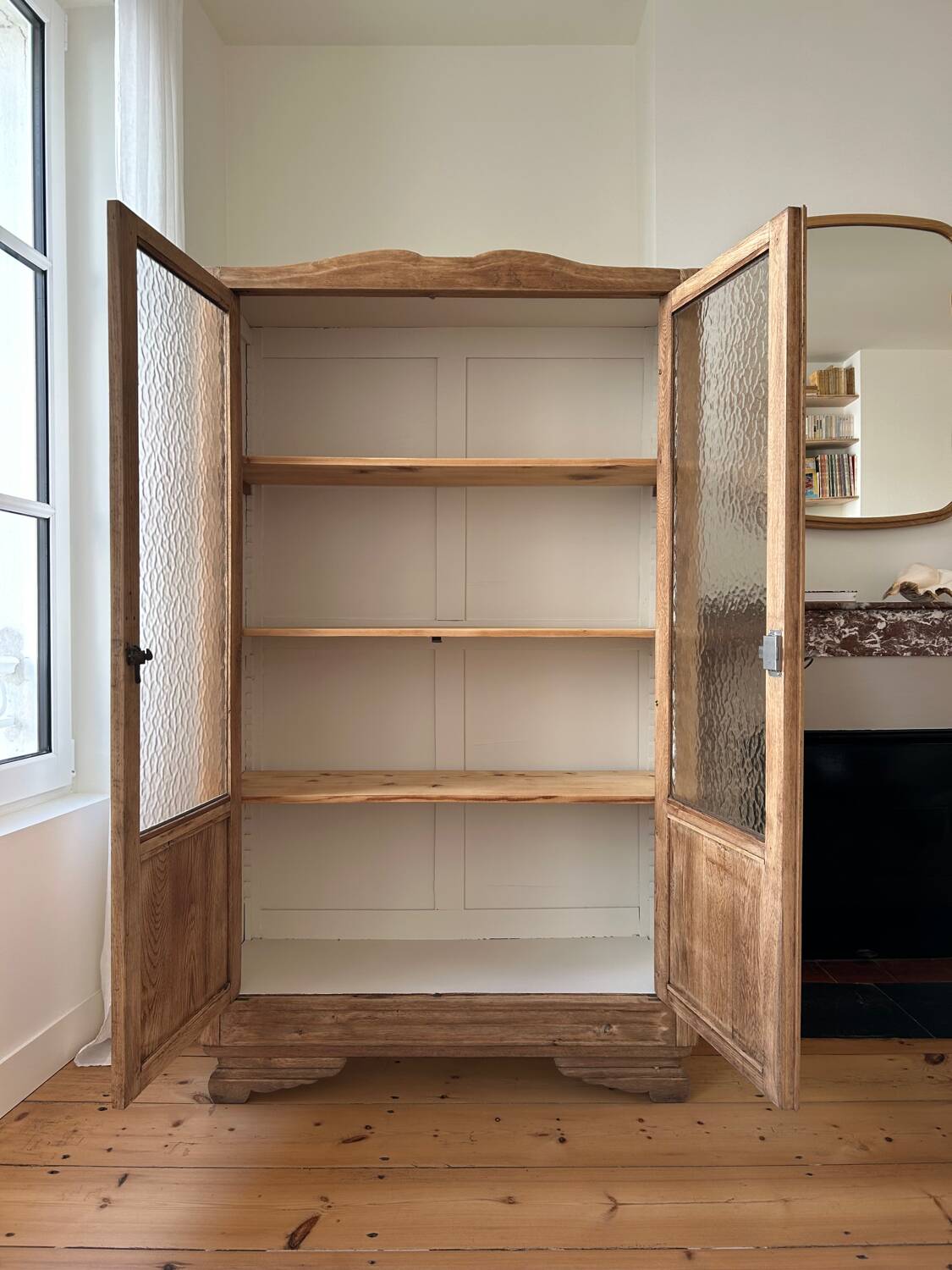 Glass cabinet in raw oak (renovated)