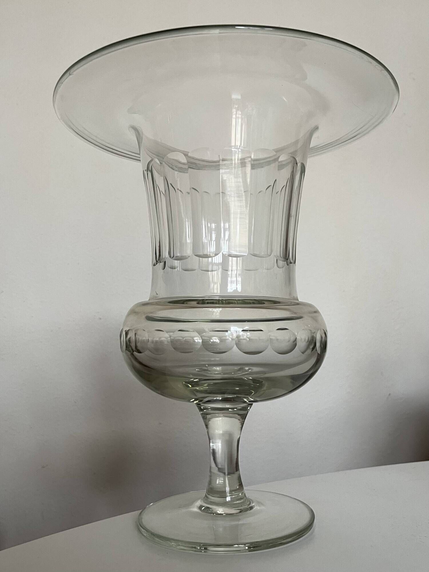 XXL neoclassical 19th-century medical vase in flat-cut crystal