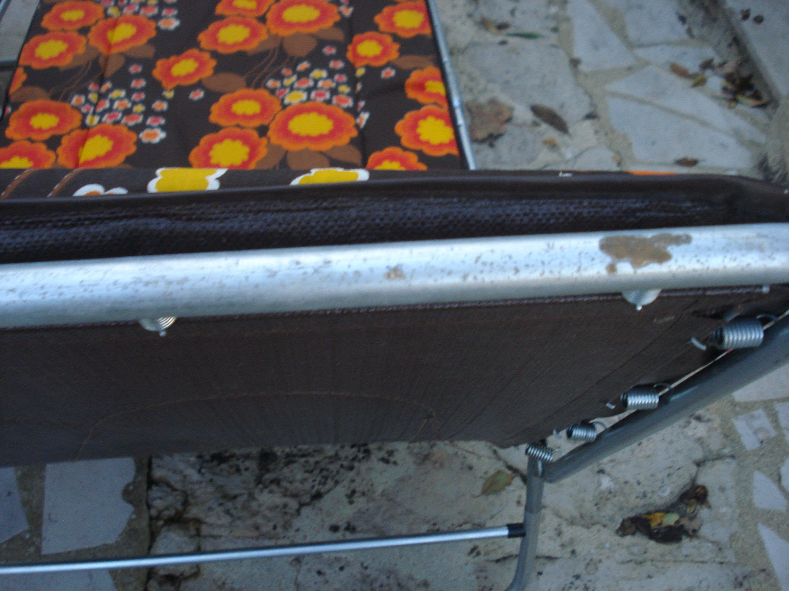 Paire of vintage flower sunbeds 1970