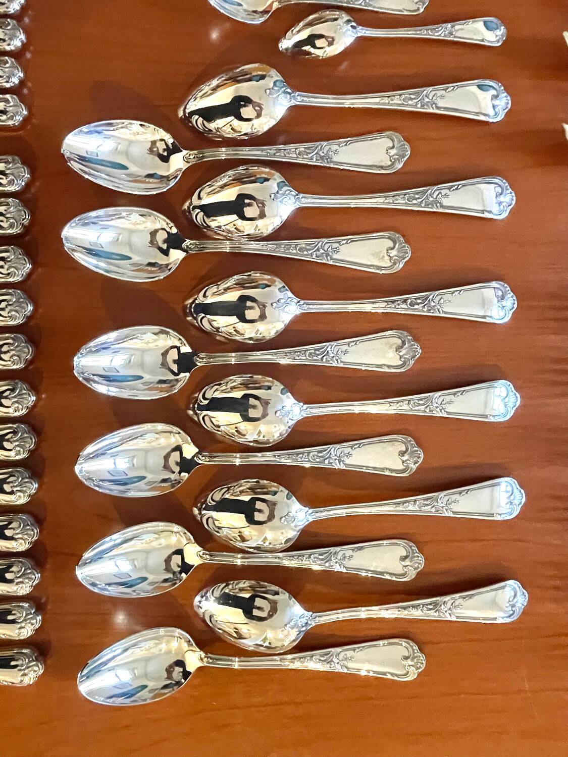 Ercuis cutlery set, 124 pieces, Louis XV style, in near-new condition.