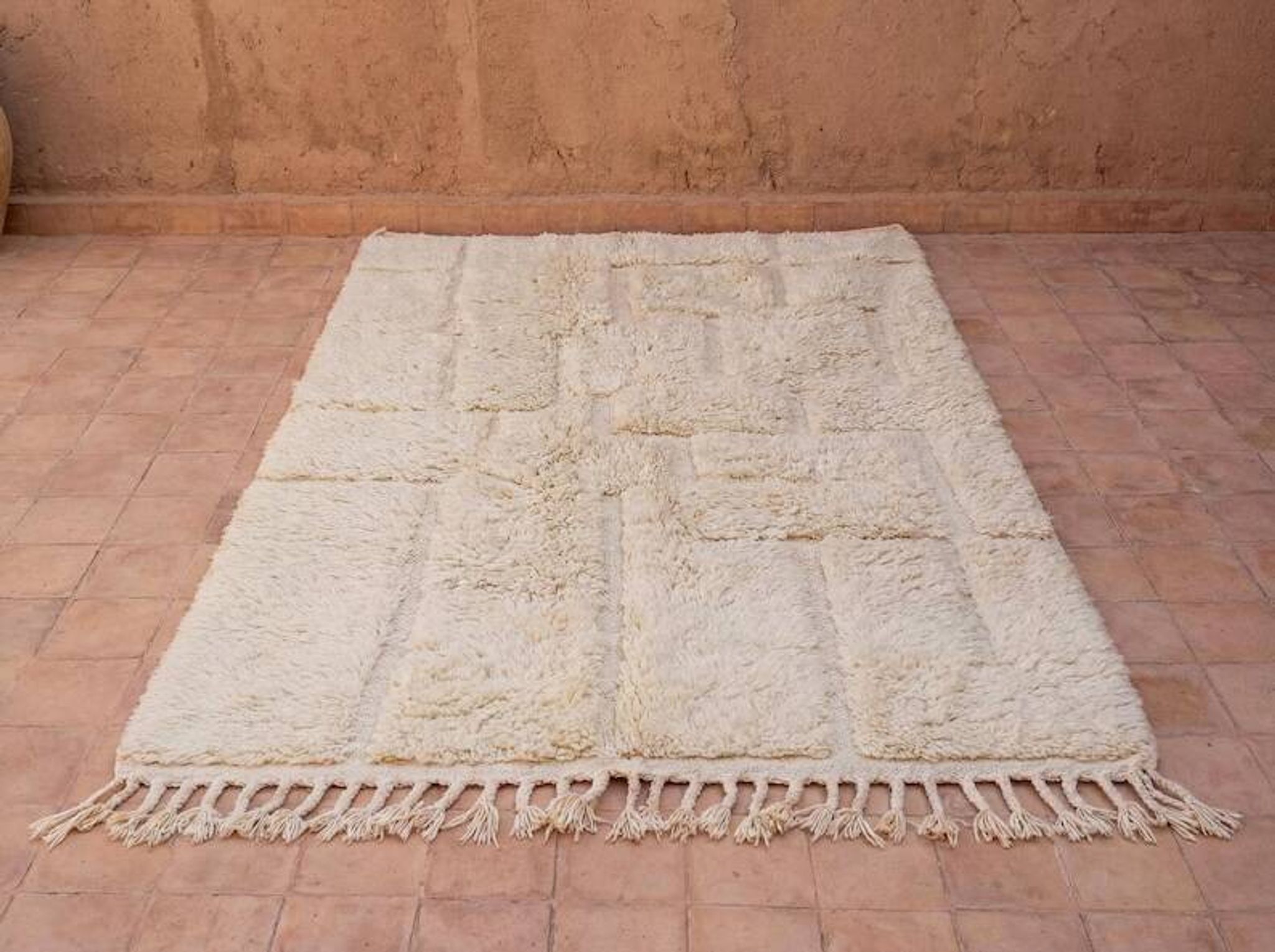Handmade traditional Berber rug in natural wool, size 1.5/2.5 m.