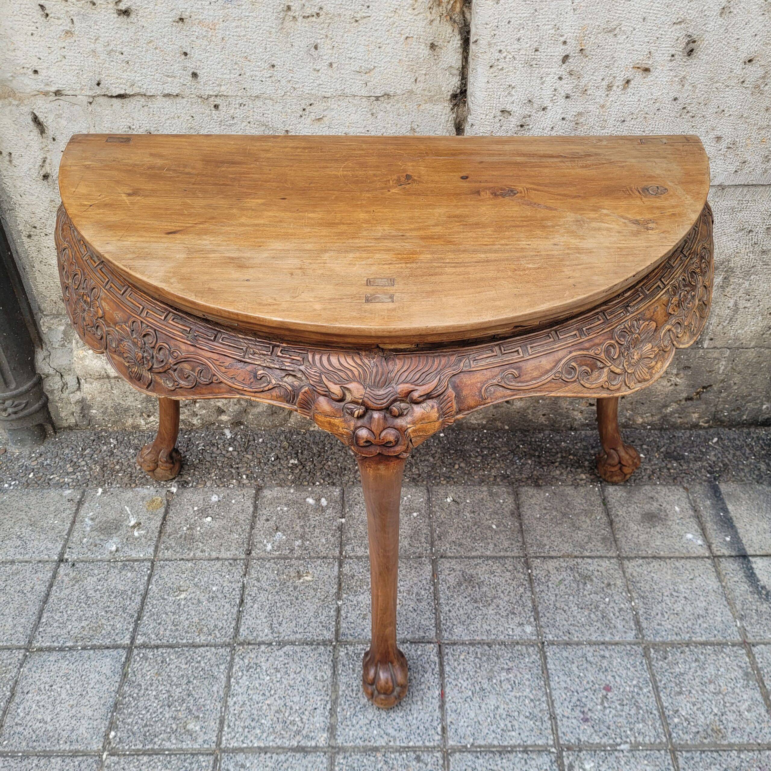 Half-moon console "Yueyazhuo", Huanghuali wood, Qing dynasty, circa 1790 – China