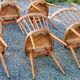 Set de 5 chaises vintage de bistrot en hêtre galette skaï rouge des années 50