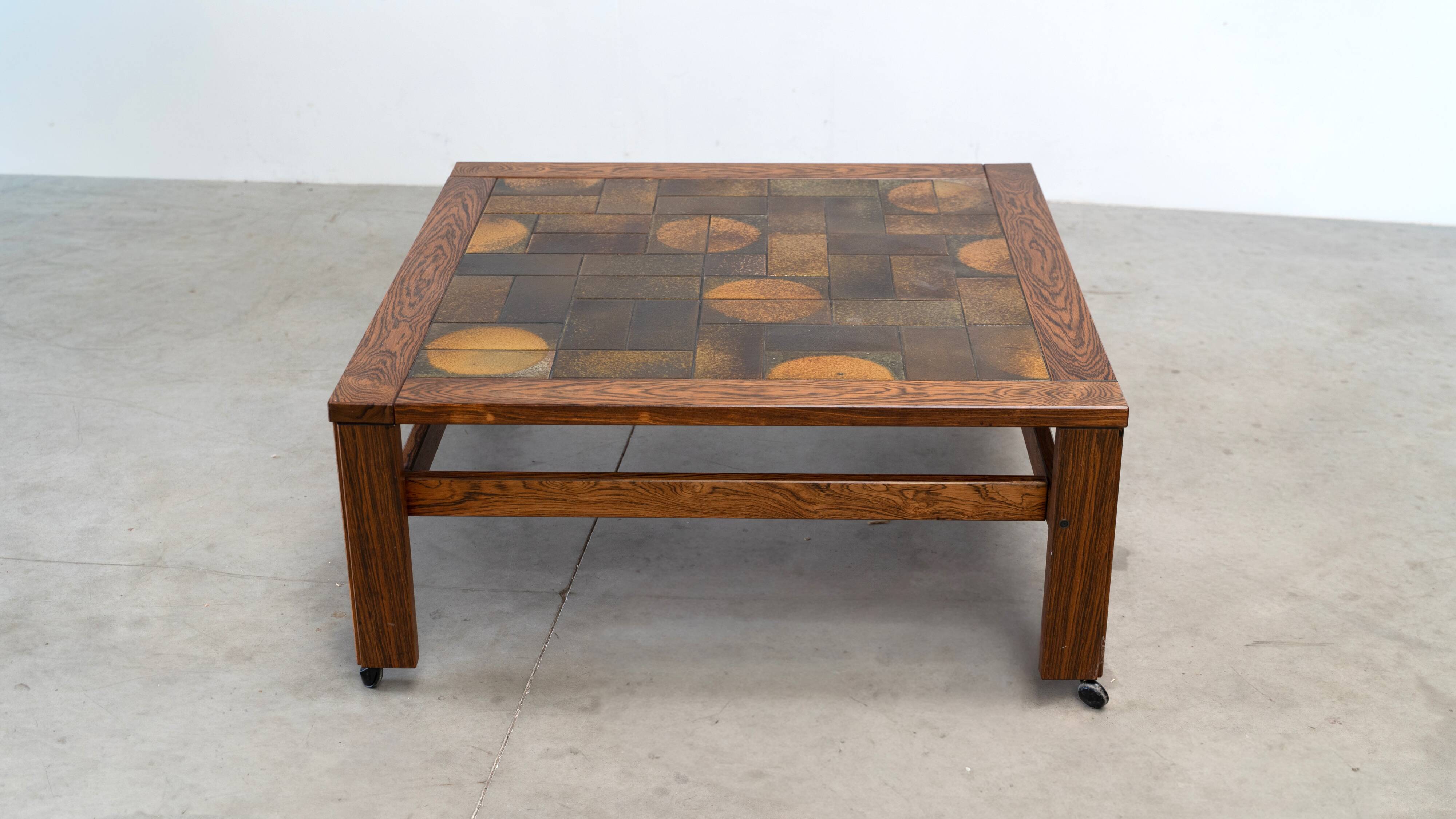 Table basse en céramique danoise