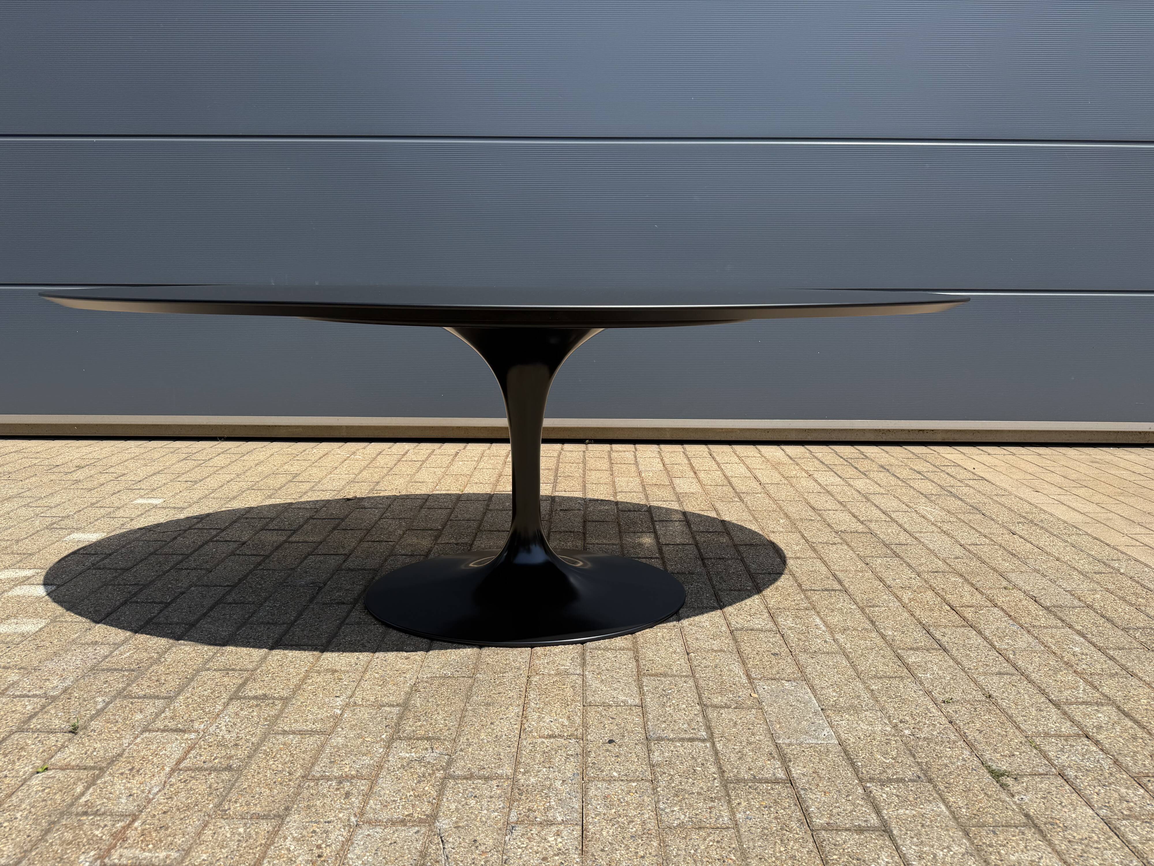 Knoll Tulip oval dining table 198/244cm black Feniks laminate
