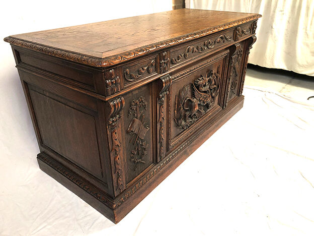 Bureau ministre en chêne richement sculpté, circa 1880