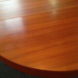 Beautiful round double extendable table, teak Scandinavian style of 50-60 years