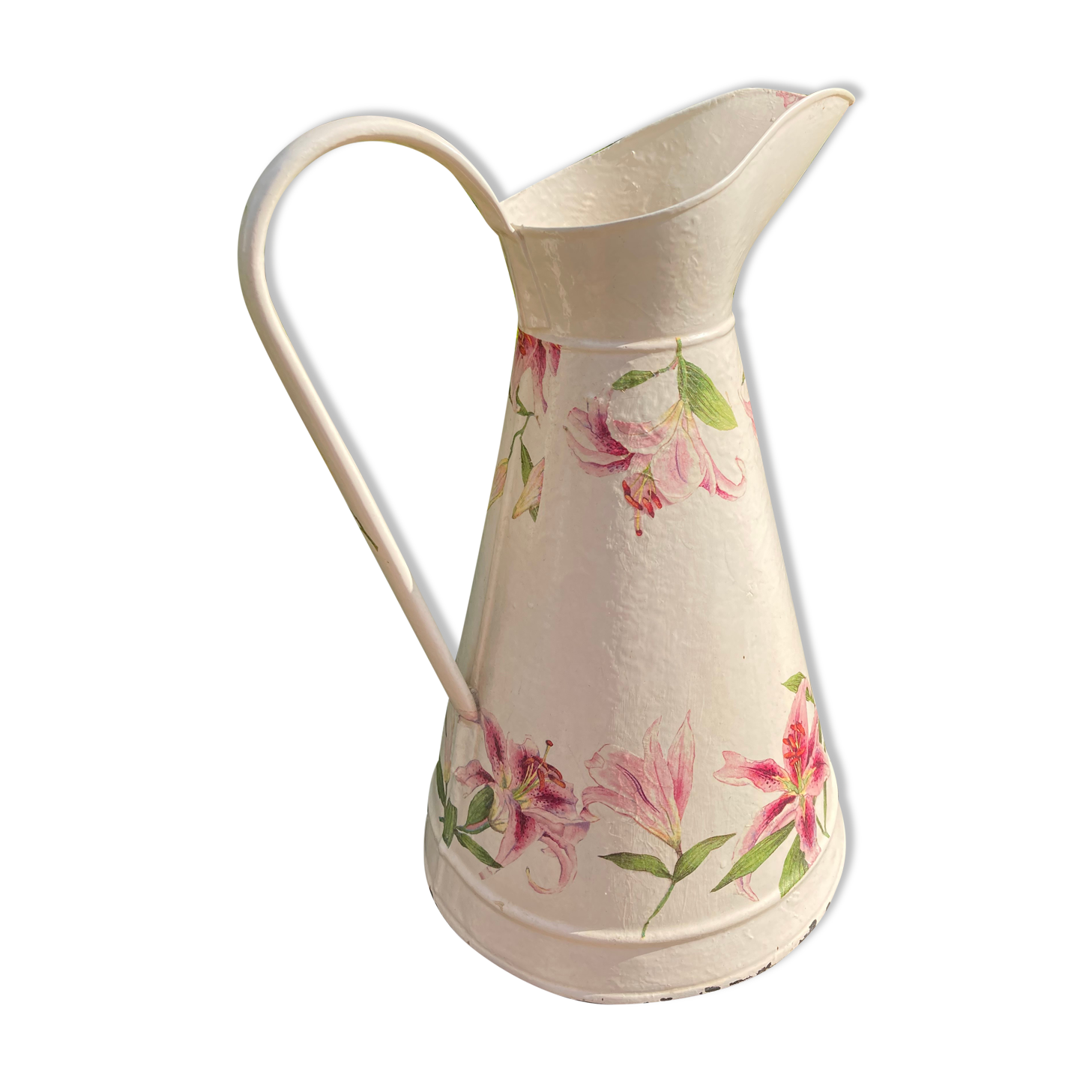 Broc en tôle émaillée « Fleurs de Lys »