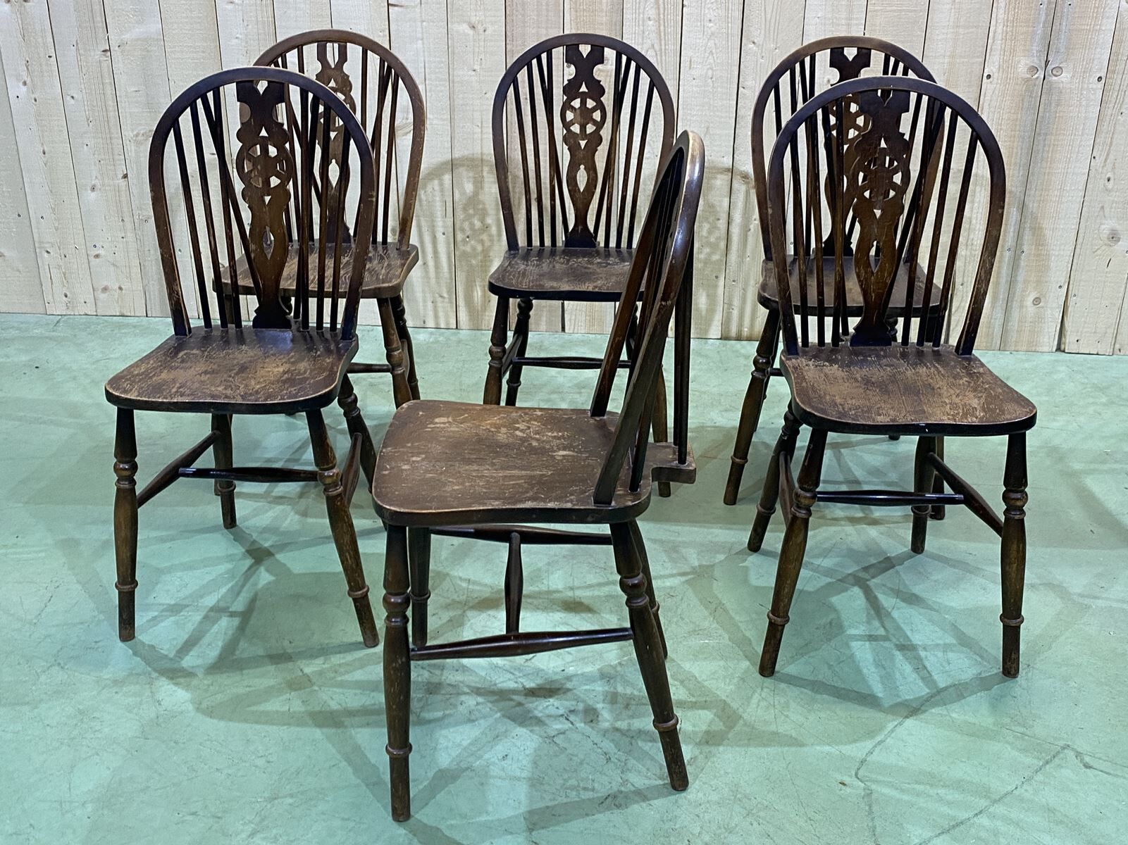 Série de 6 chaises bistrot anglaises en orme années 70
