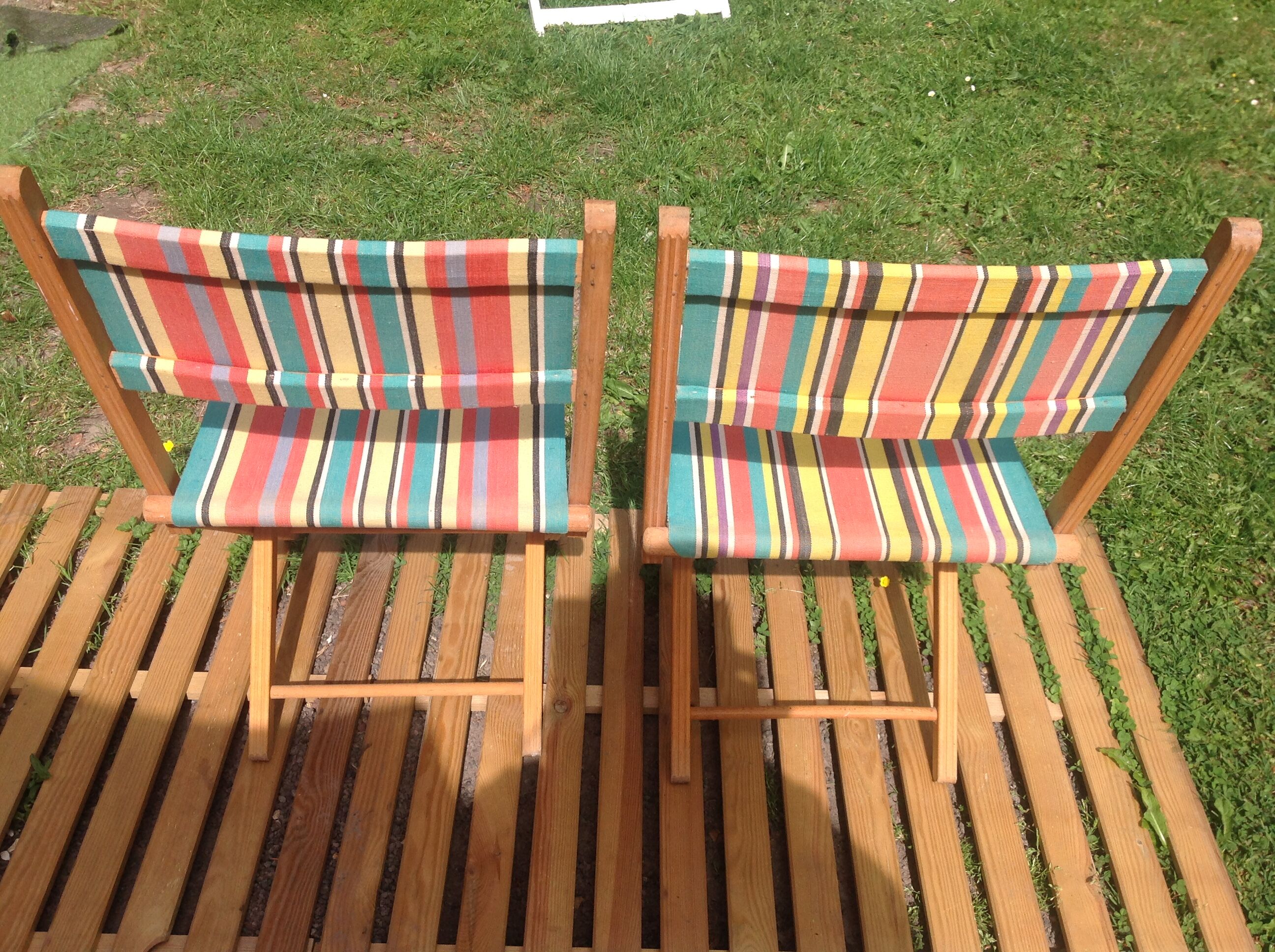 Duo of folding chairs