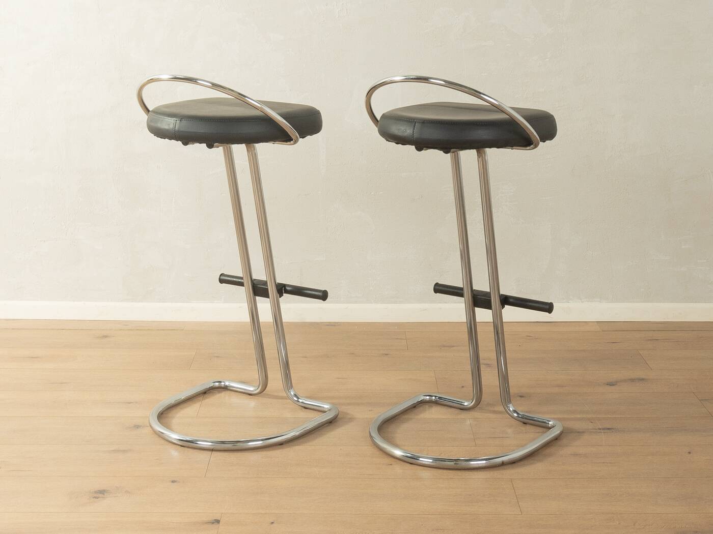 Timeless Bauhaus-style stool set, 1980s