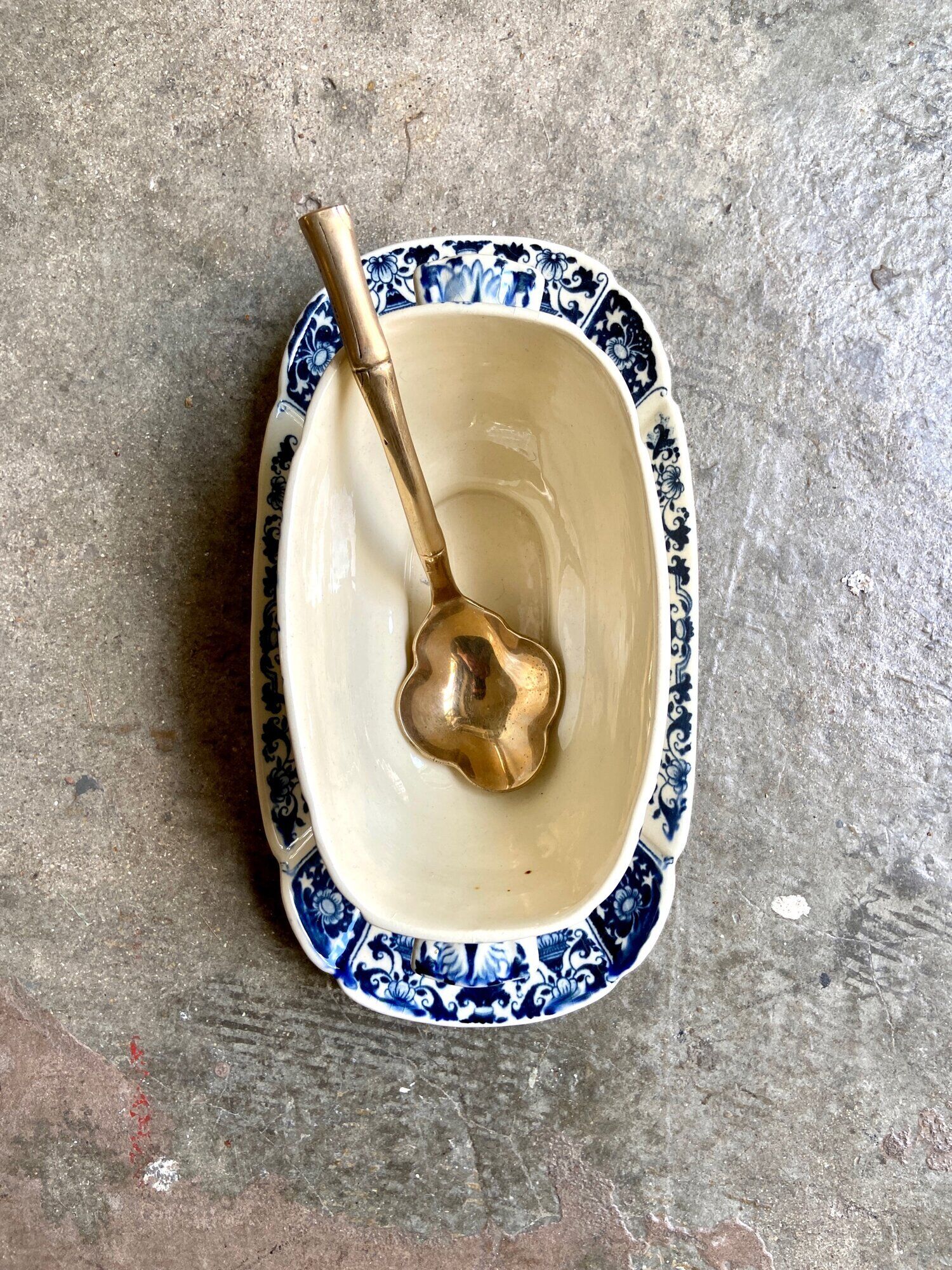 Saucière Gien en terre de fer, service "Blue Ibis" late nineteenth century