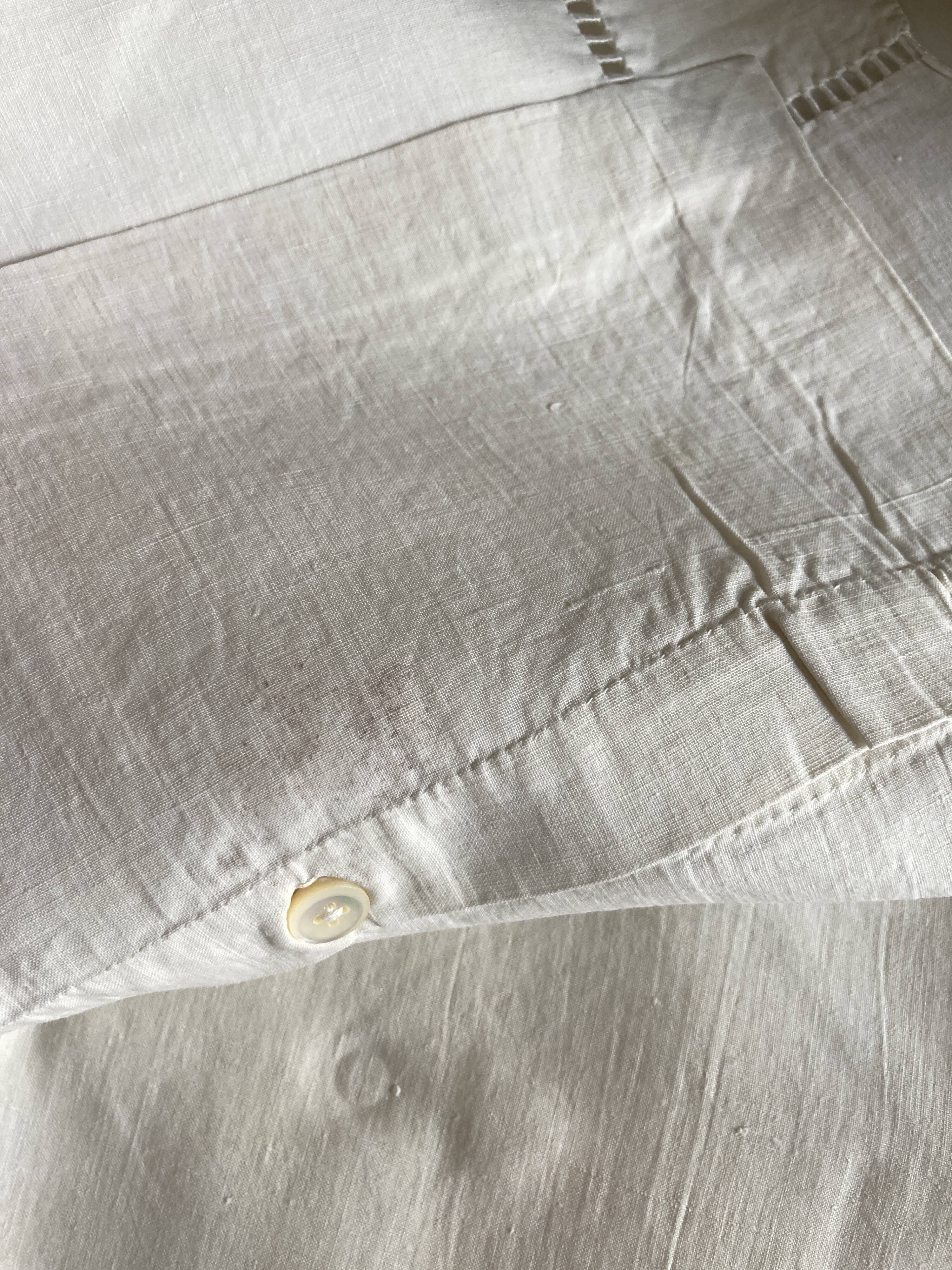 Pair of shortsowing pillowcase in linen wire without monogram