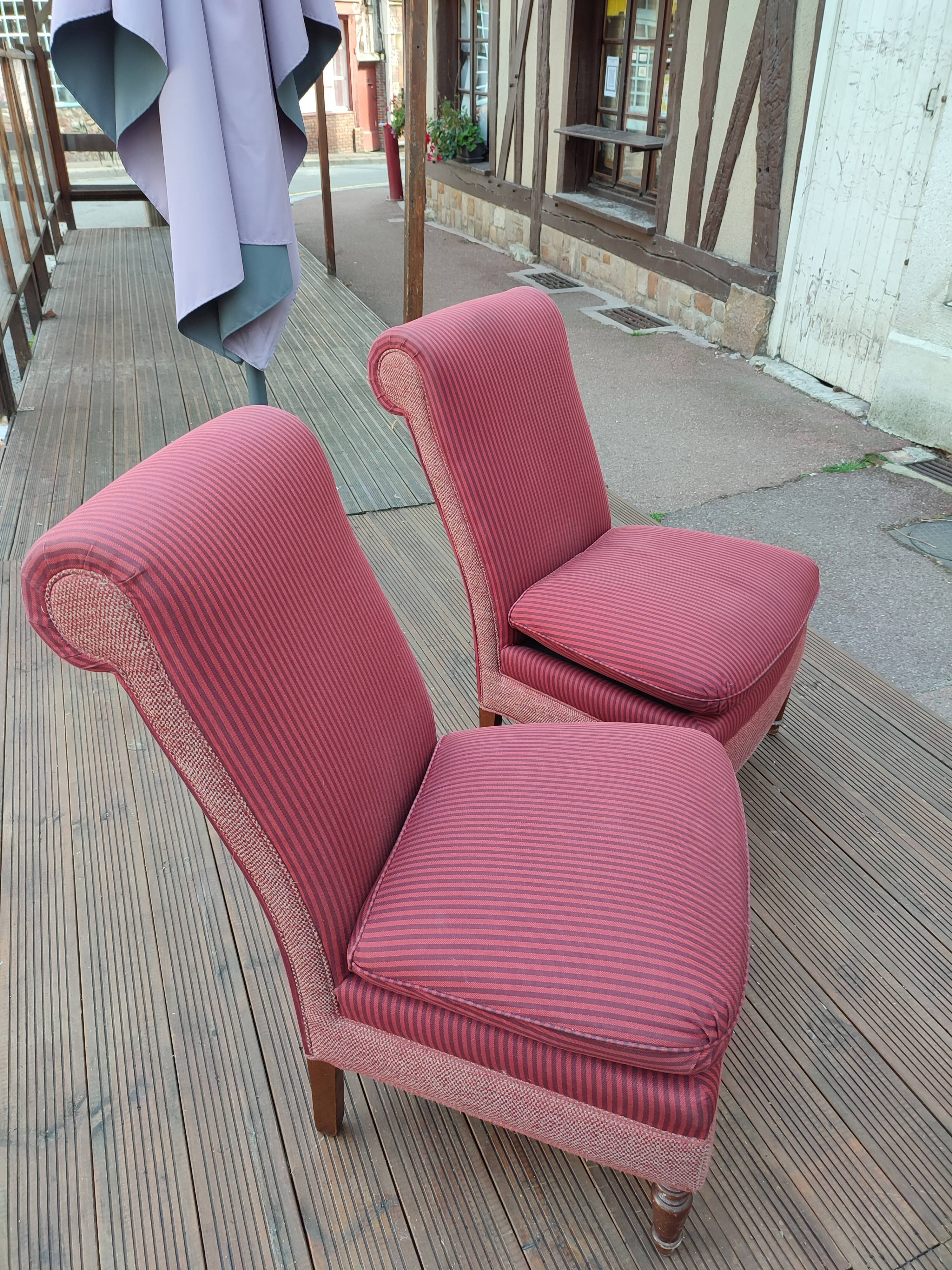 Pair of classic low chairs without arms