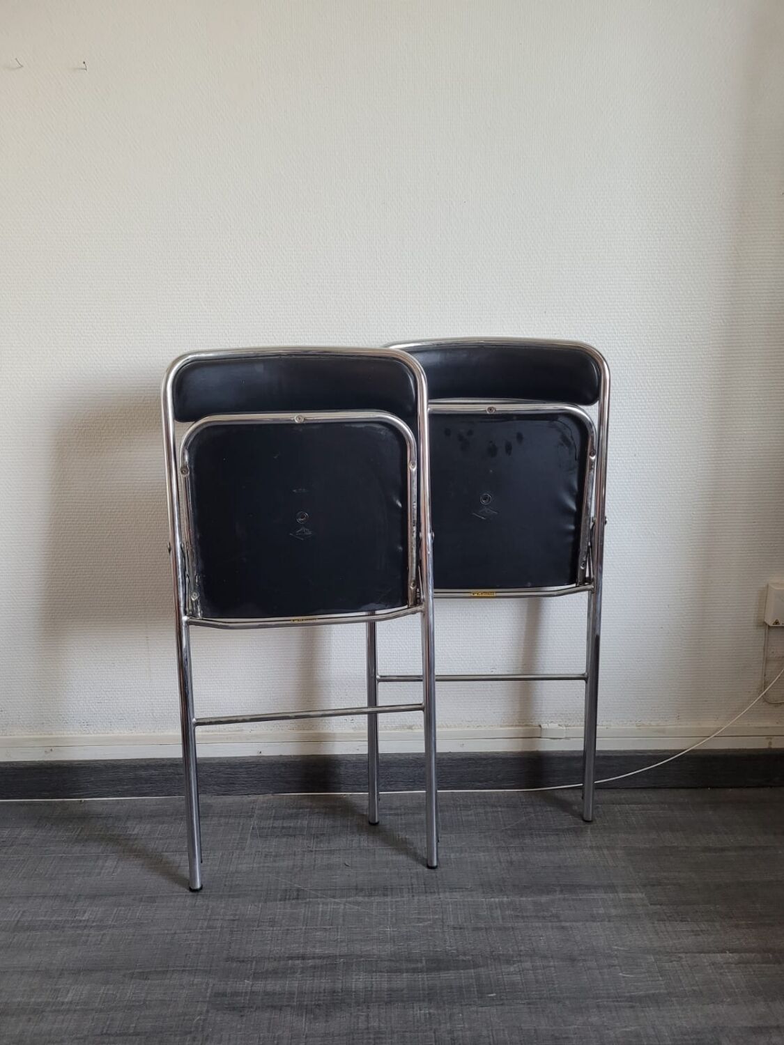 Paire de chaises pliantes skaï 70s