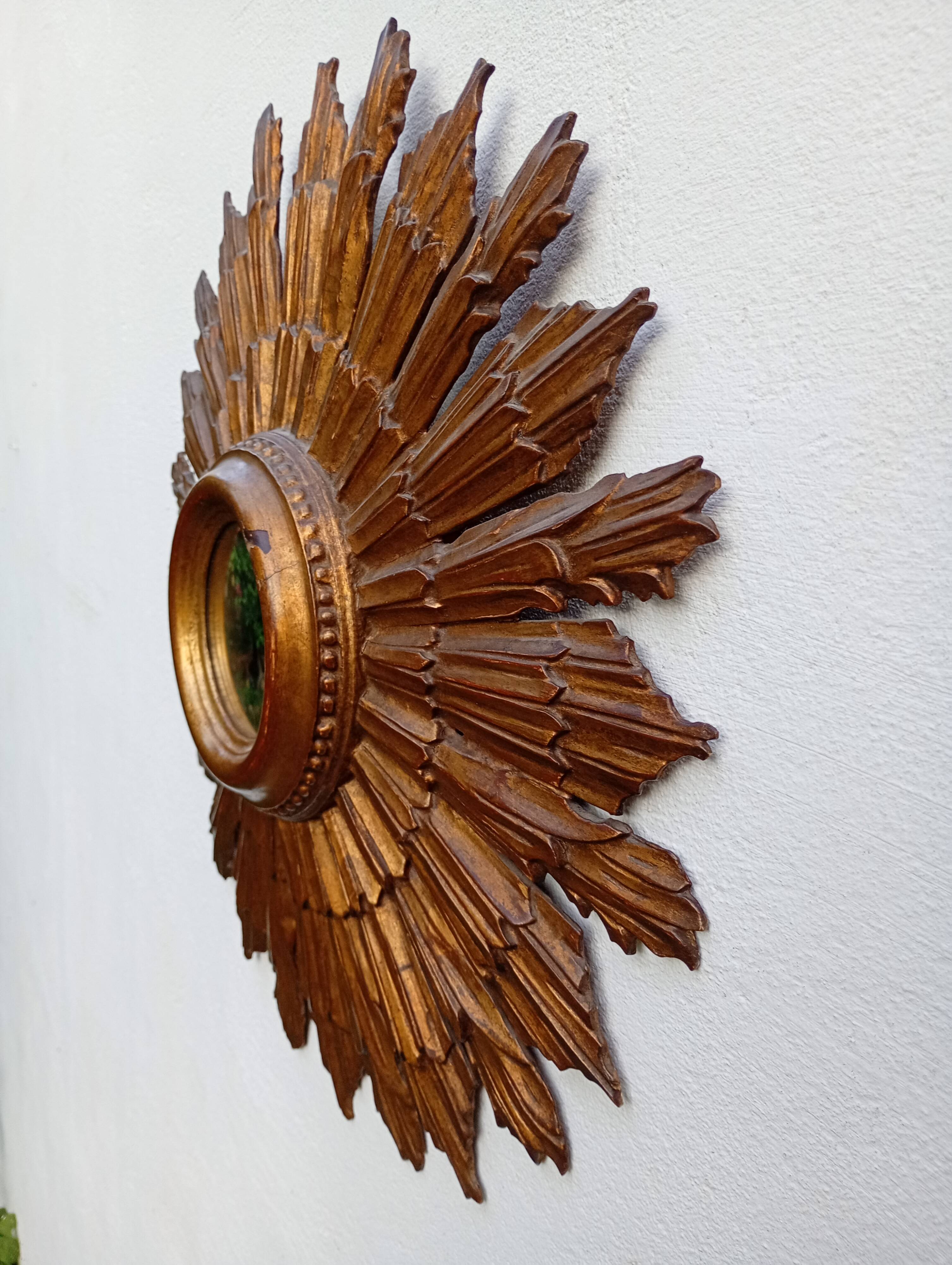 Grand miroir soleil des Pays-Bas en bois sculpté doré – années 60 m