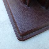 Mail holder in burgundy grained leather le tanneur