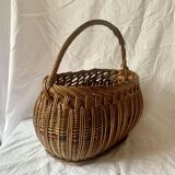 Ancien panier en osier tressé et scoubidou