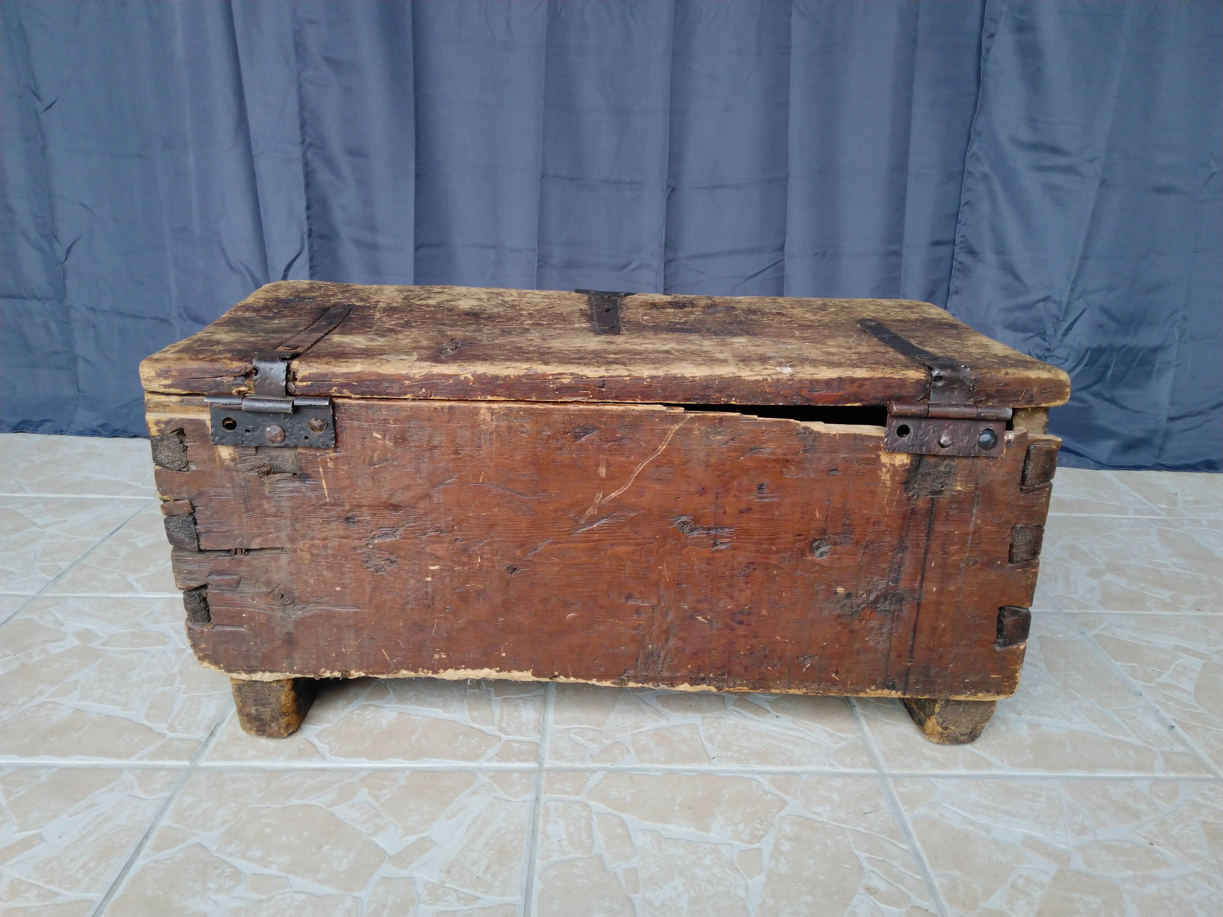 Queyras box in larch EIGHTEENTH