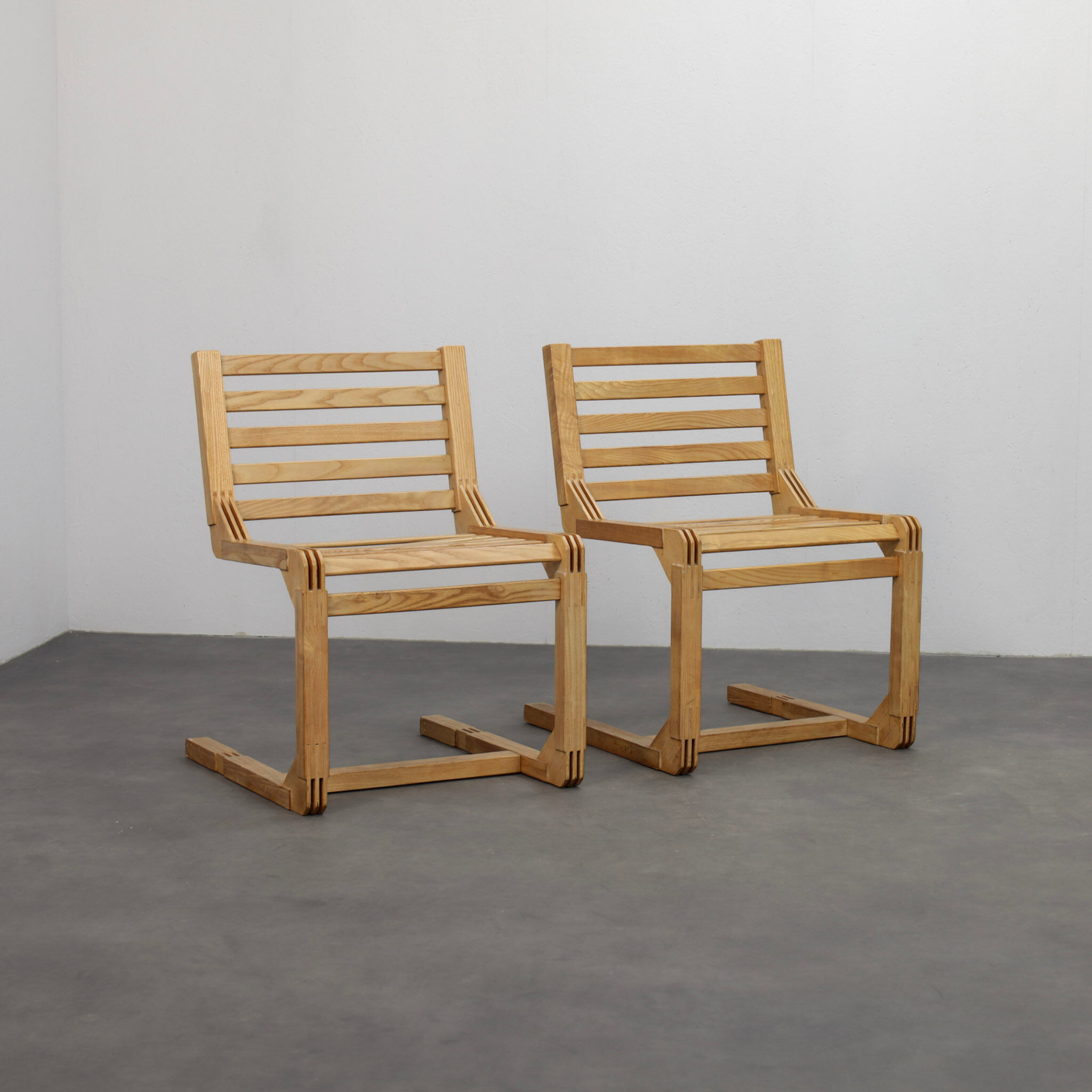 Paire rare de chaises constructivistes postmodernes, Pays-Bas, années 1980