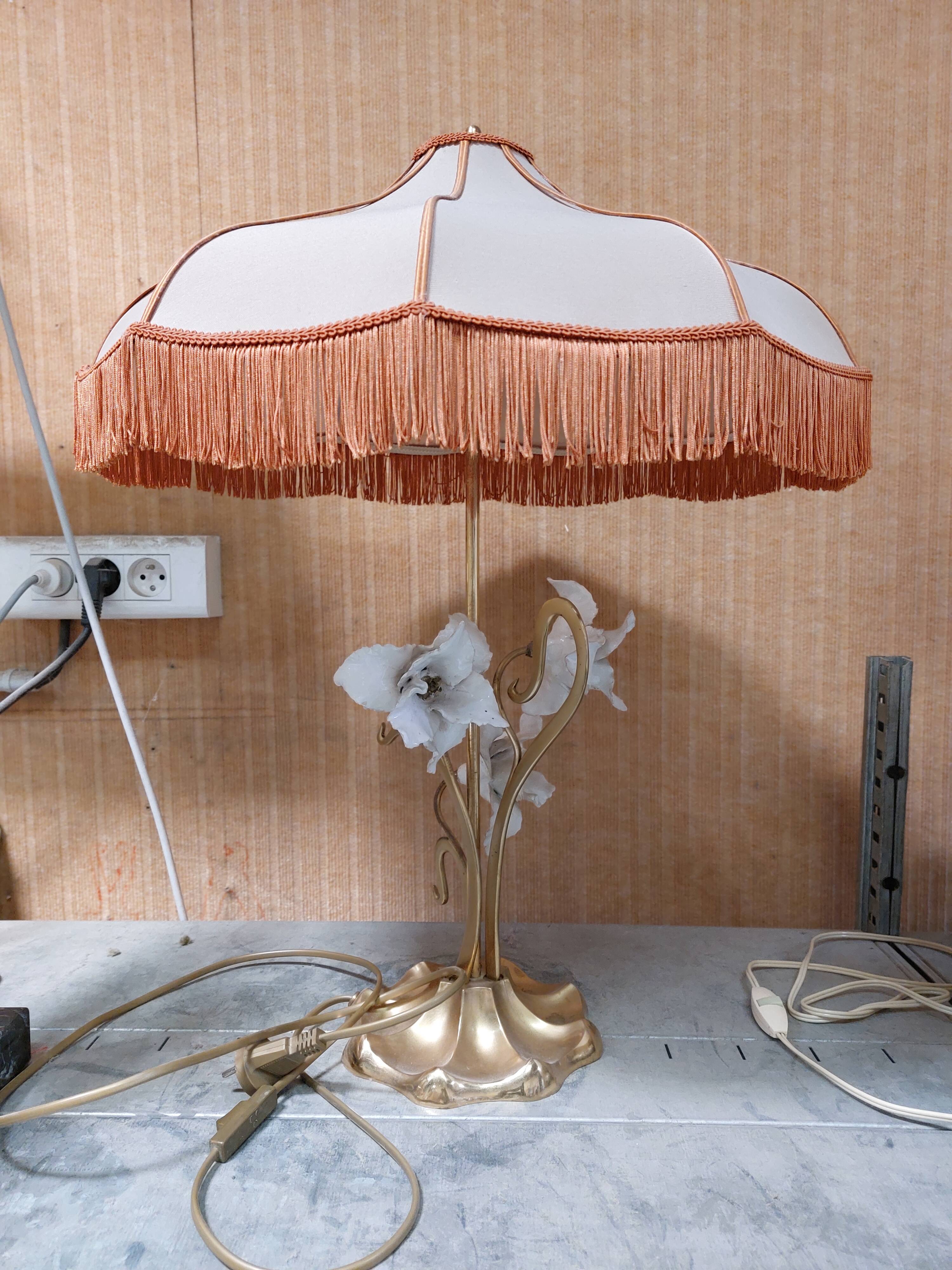 Large gilded brass lamp with white porcelain fleur-de-lis decoration