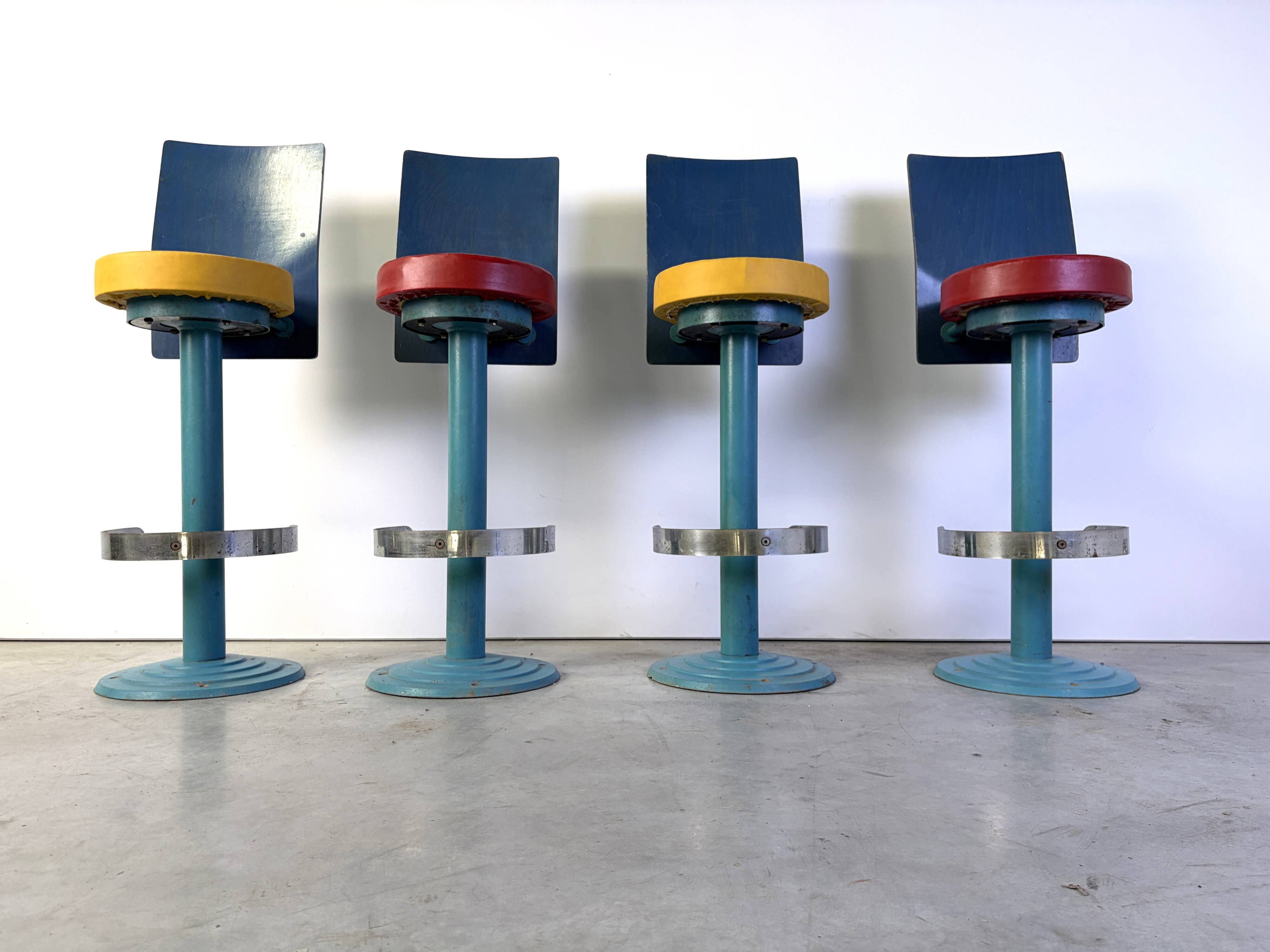 4 tabourets de bar industriels vintage, années 1980
