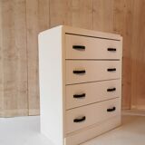 White chest of drawers